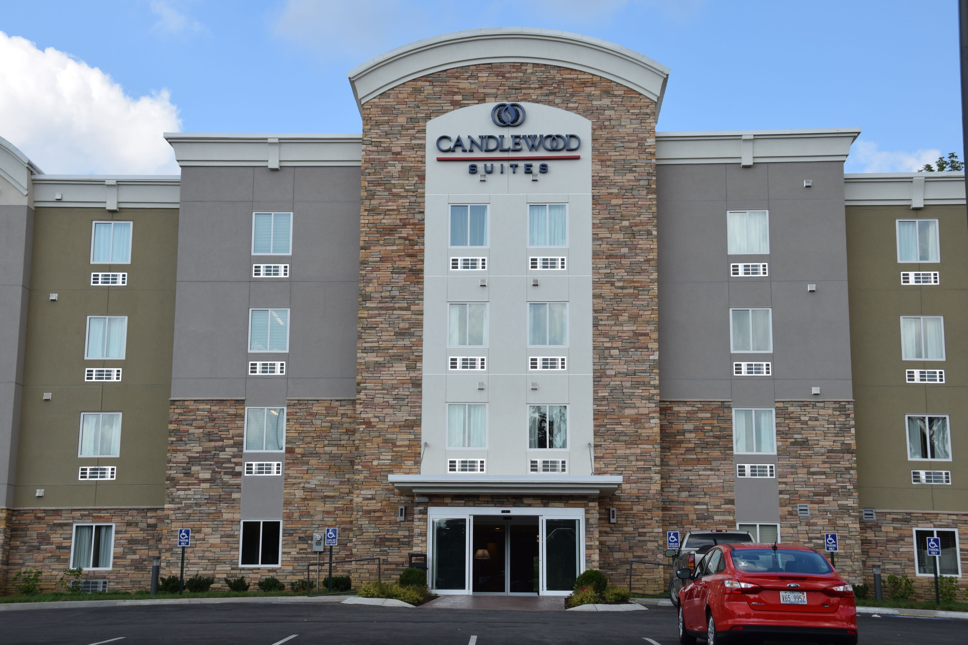 Hotels North Of Nashville, TN On I-65  Candlewood Suites® Nashville -  Goodlettsville