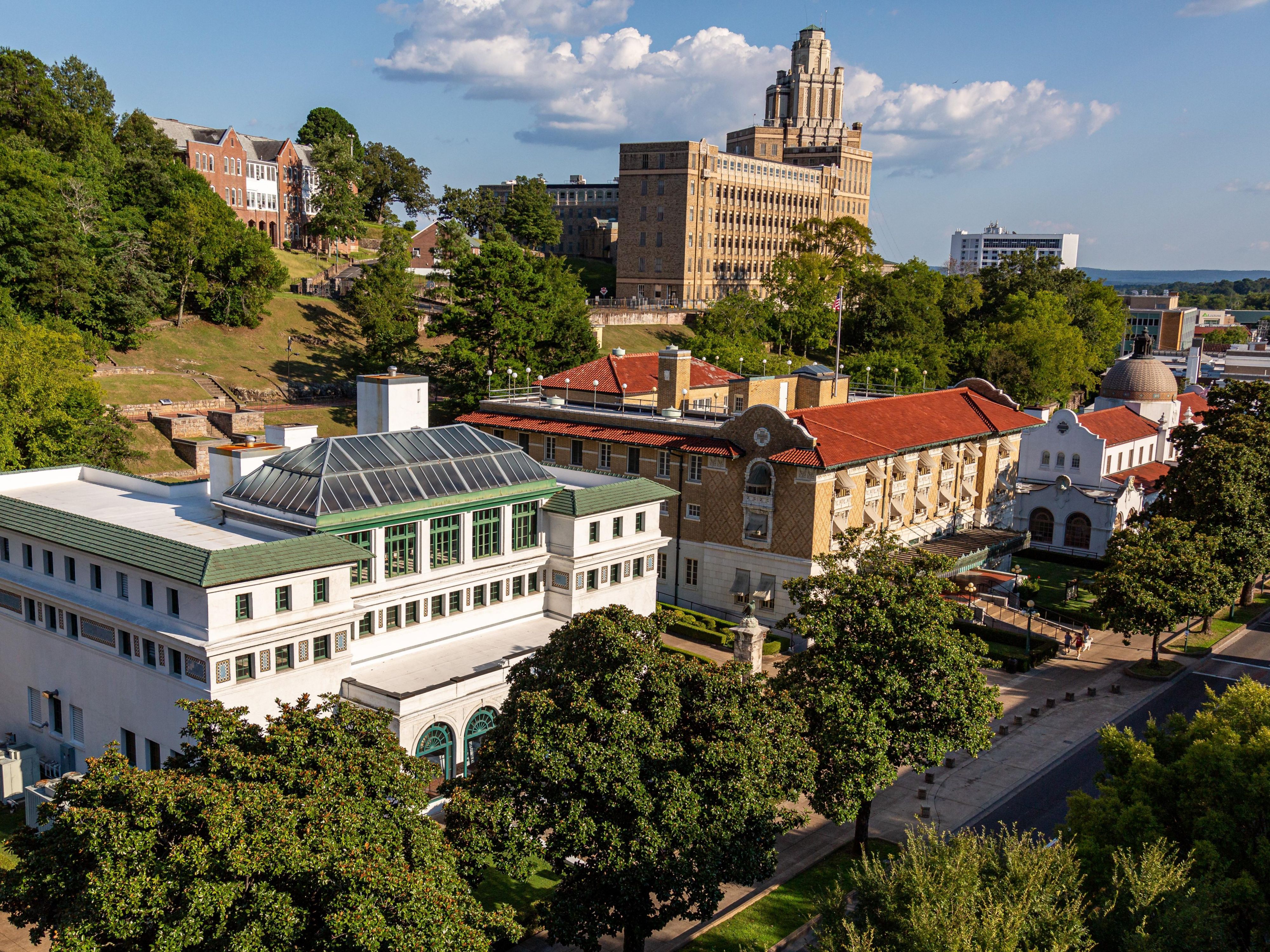 Our hotel is conveniently located near Oaklawn Park, the historic racetrack at Oaklawn Hot Springs that has been a premier destination for horse racing since 1904. This iconic venue hosts live thoroughbred racing and is home to major events like the Arkansas Derby, Apple Blossom Handicap, and Rebel Stakes.