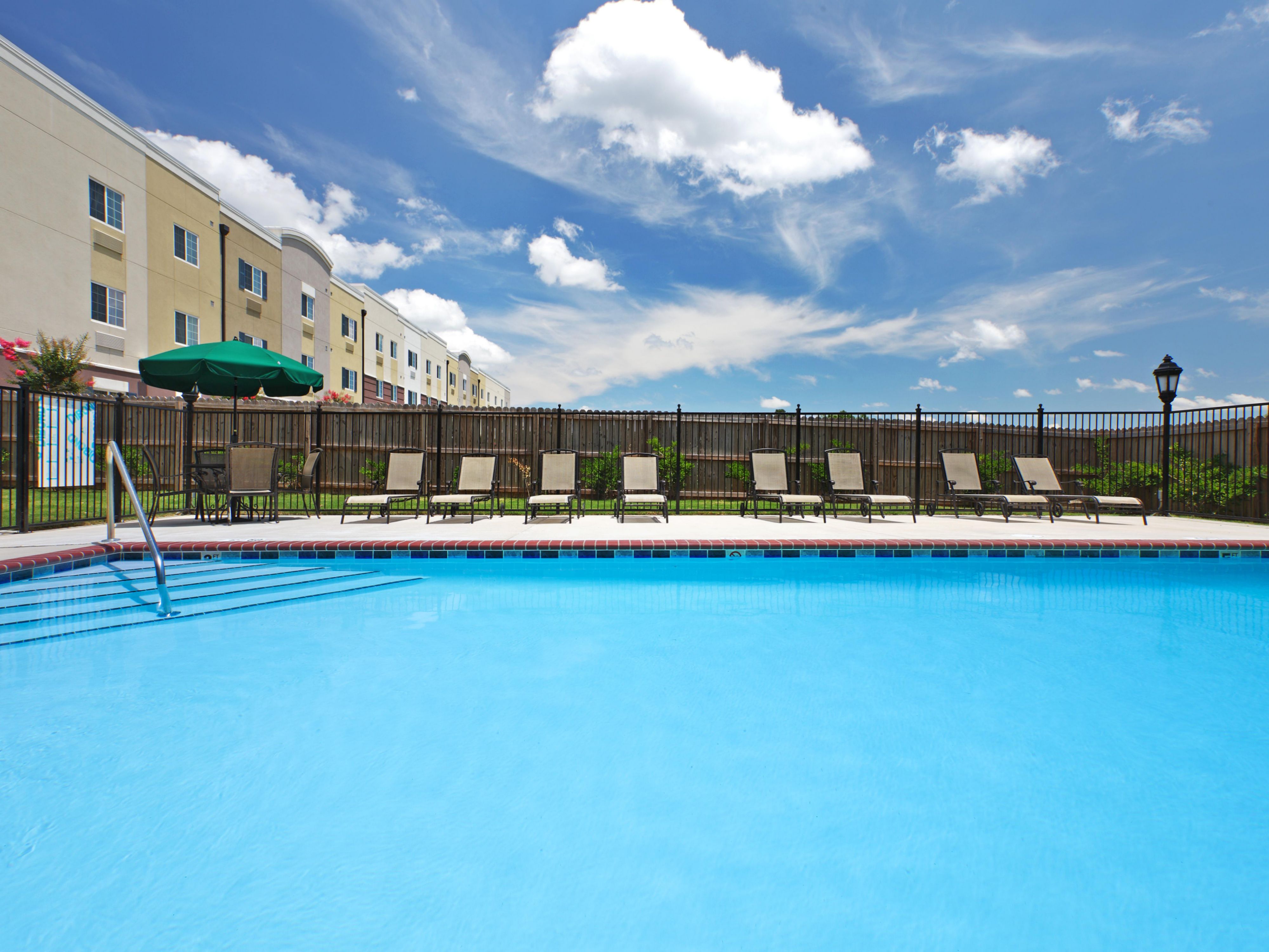 Dive into our outdoor pool in Hot Springs, AR. Whether you want to relax after a long day of work or play, start your morning with an energizing dip or swim laps to get your exercise in, enjoy our outdoor pool during your stay.