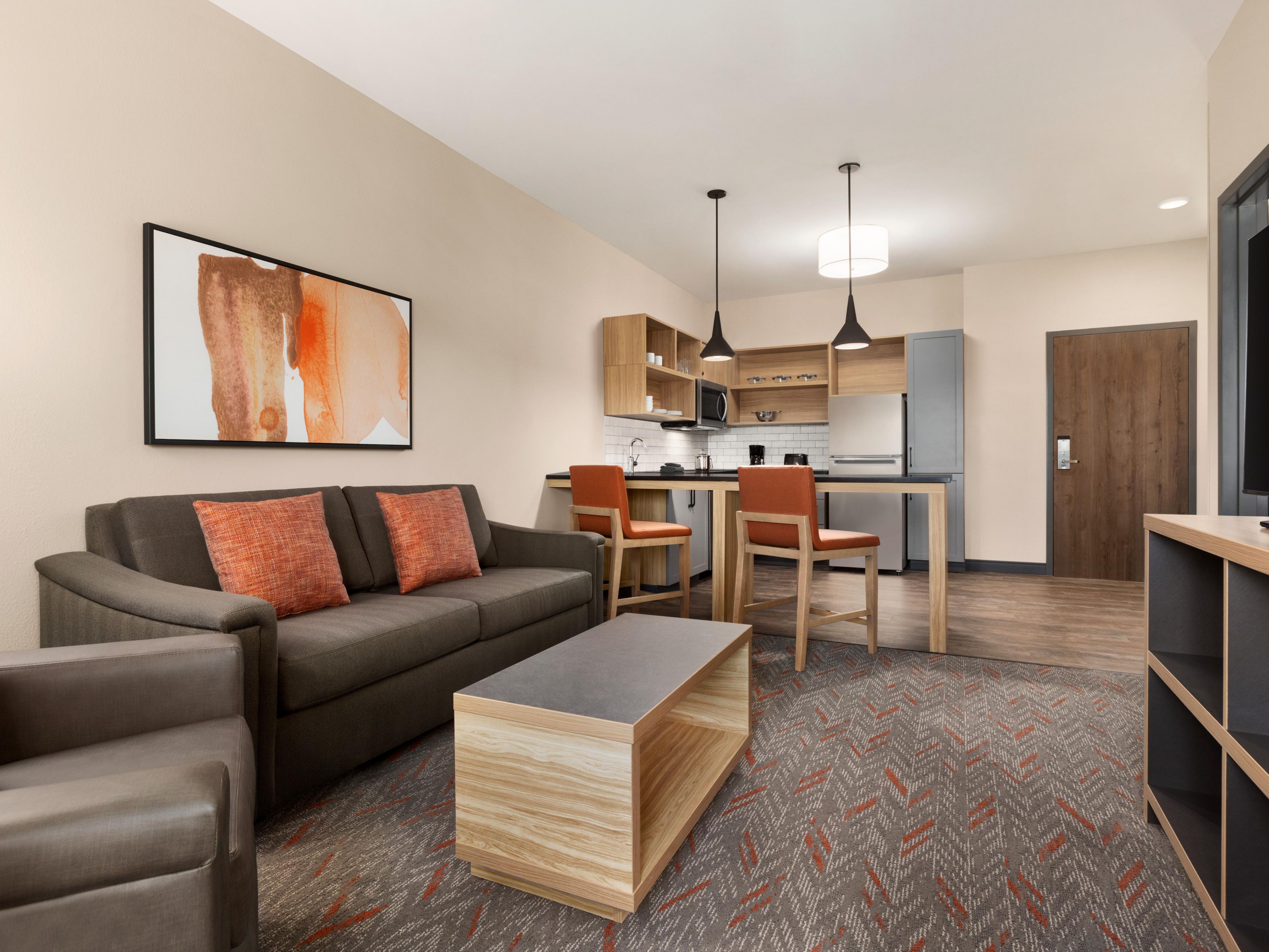 Stay with us and benefit from quick access to some of the best shopping at Bridge Street, local entertainment, museums, Toyota Field and Space Camp! Huntsville has so much to offer and you can easily access it from our practical location. 