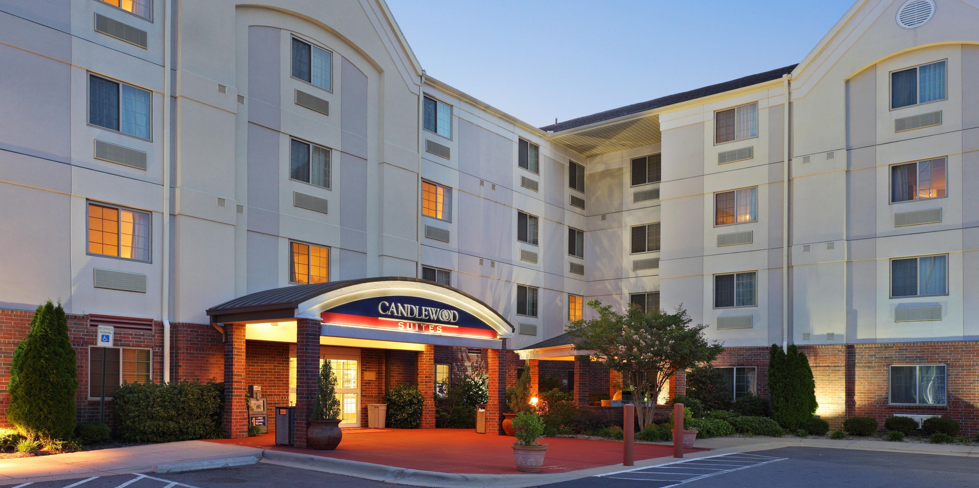 Candlewood Suites 西小石城