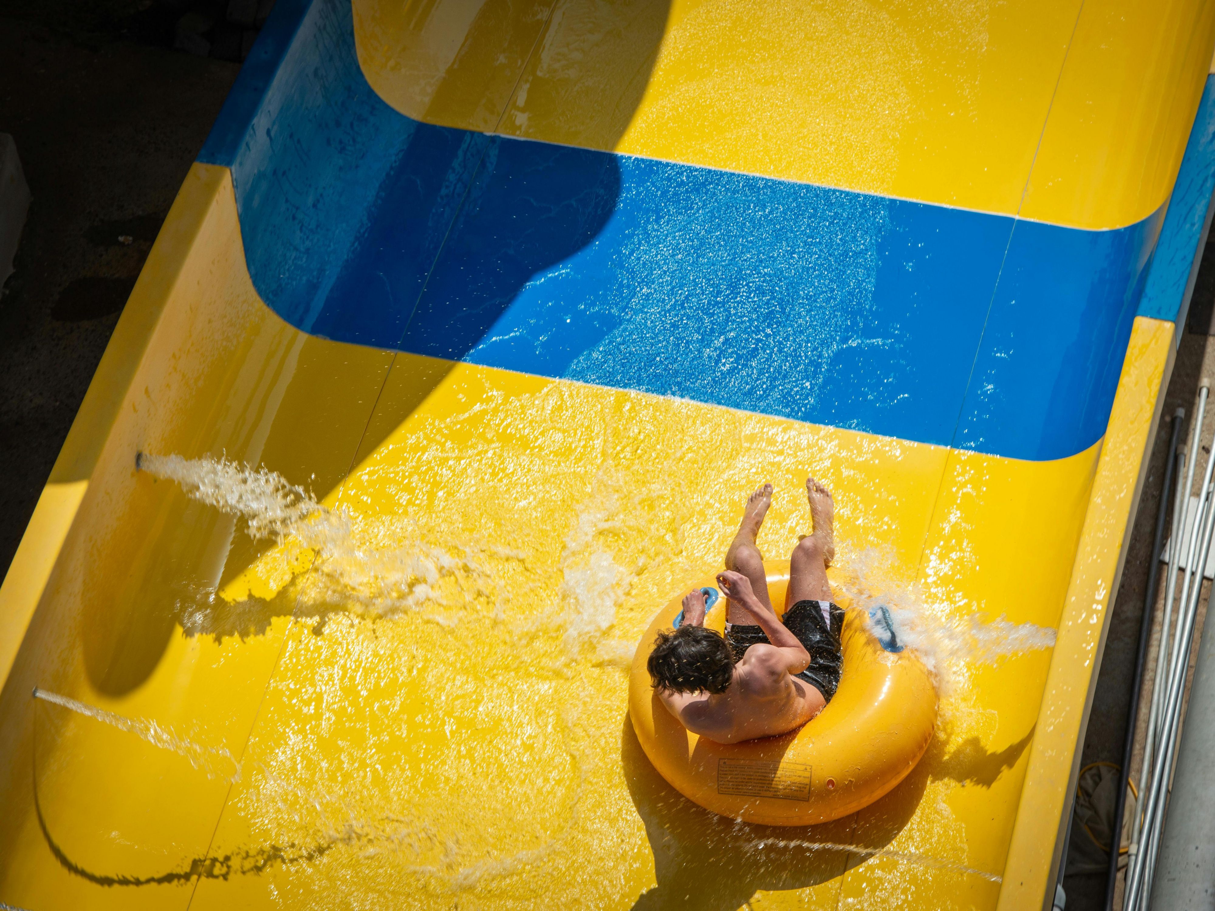 London, Ontario, offers a wealth of family-friendly attractions! Enjoy action-packed days at The Factory, Aerosports Trampoline Park, Flying Squirrels Adventures, East Park, and Storybook Gardens. With so many options, your family is sure to have a blast in this dynamic city!