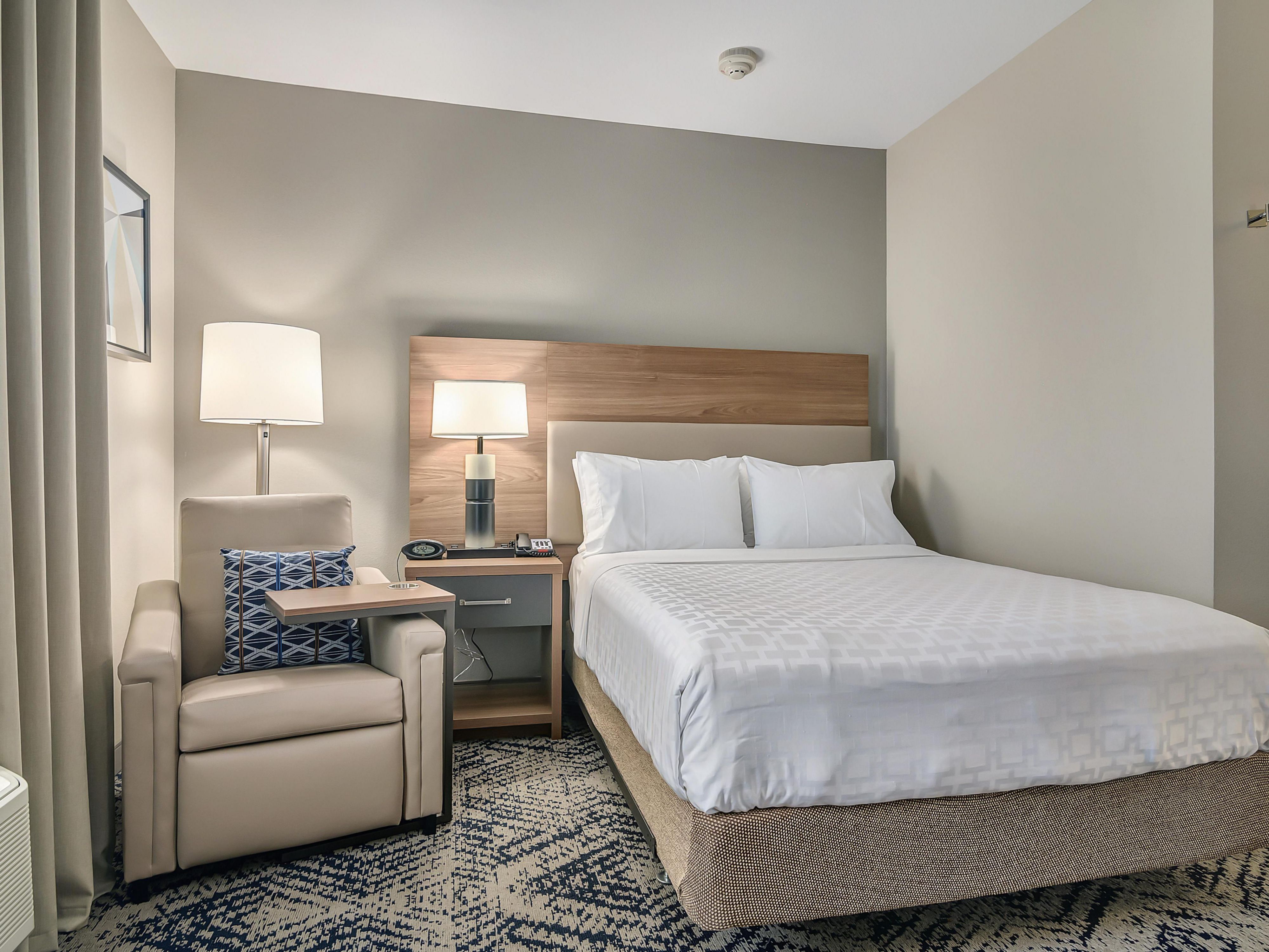 Single queen suite