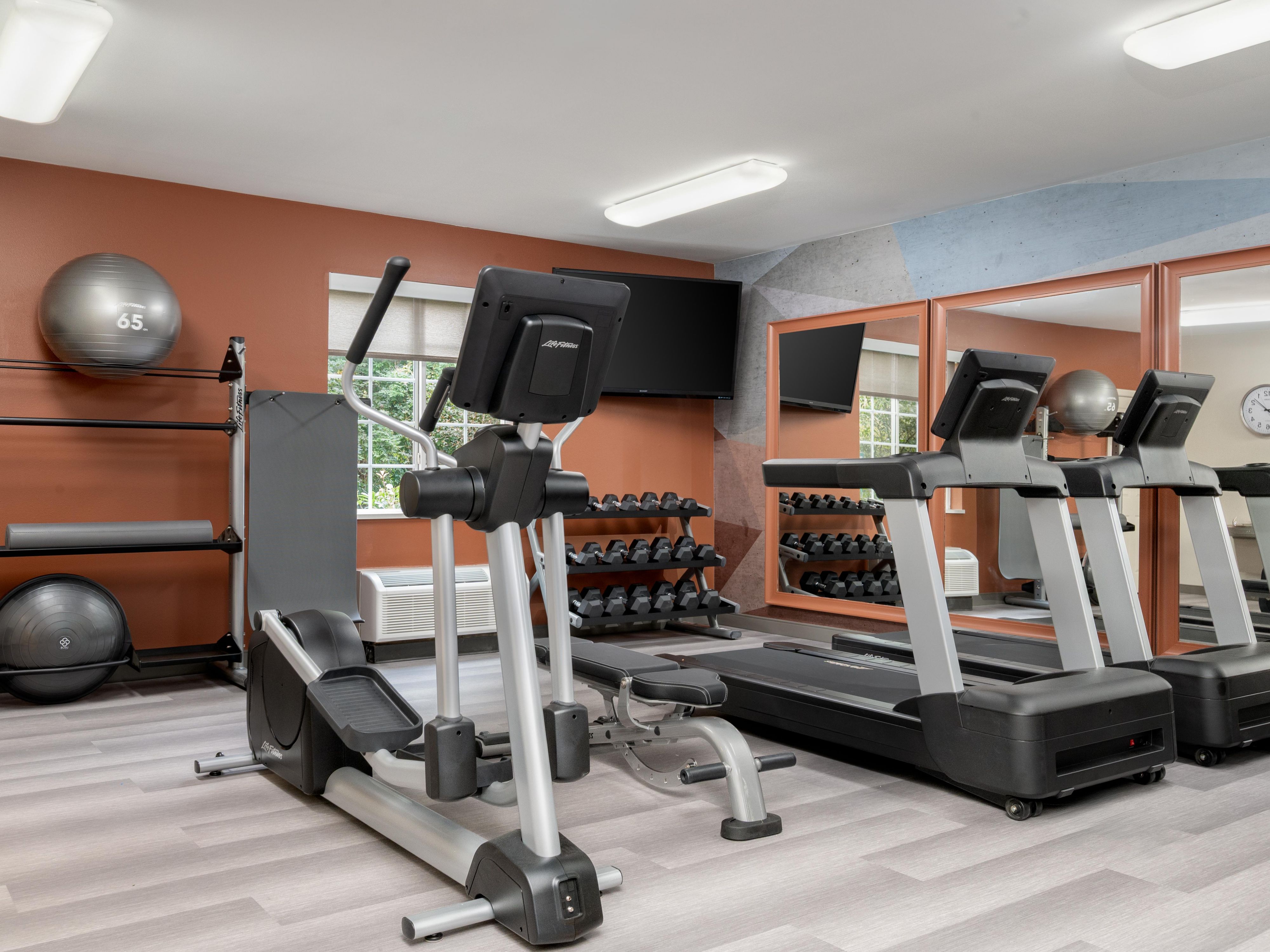 Stay energized with our state-of-the-art fitness center equipped with treadmills, elliptical machines, free weights, and strength-training tools. Whether you’re maintaining your routine or squeezing in a quick workout between meetings, our onsite gym offers everything you need for a convenient, productive fitness experience.