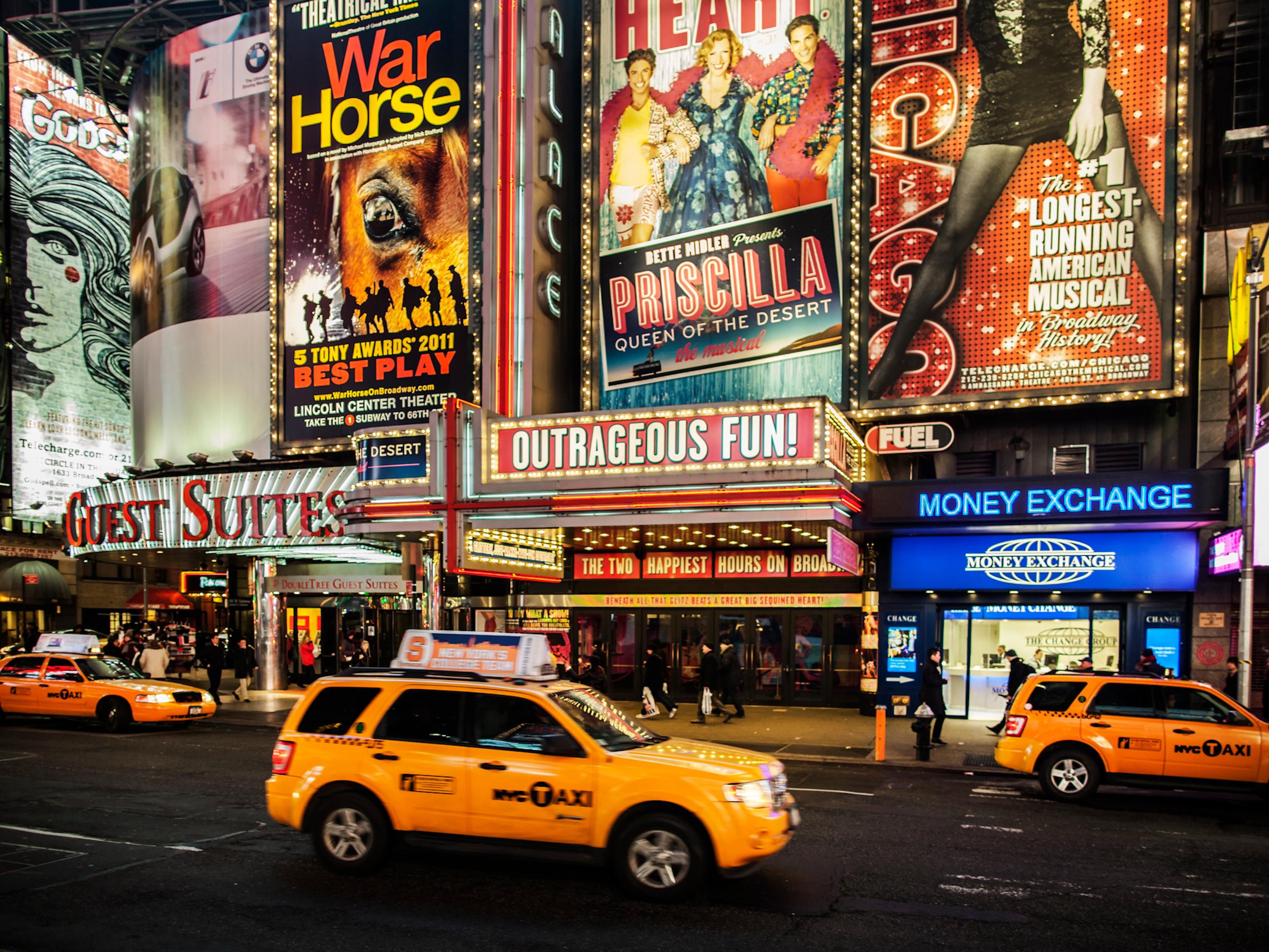 Steps from Theatre District, IBooth Theatre, Carnegie Hall, our hotel is your front-row seat to the bright lights of Broadway. The vibrant Theatre District neighborhood boasts more than 40 legendary theaters, where you can experience iconic Broadway shows and musicals, and enjoy dinner and drinks before the curtain rises.
