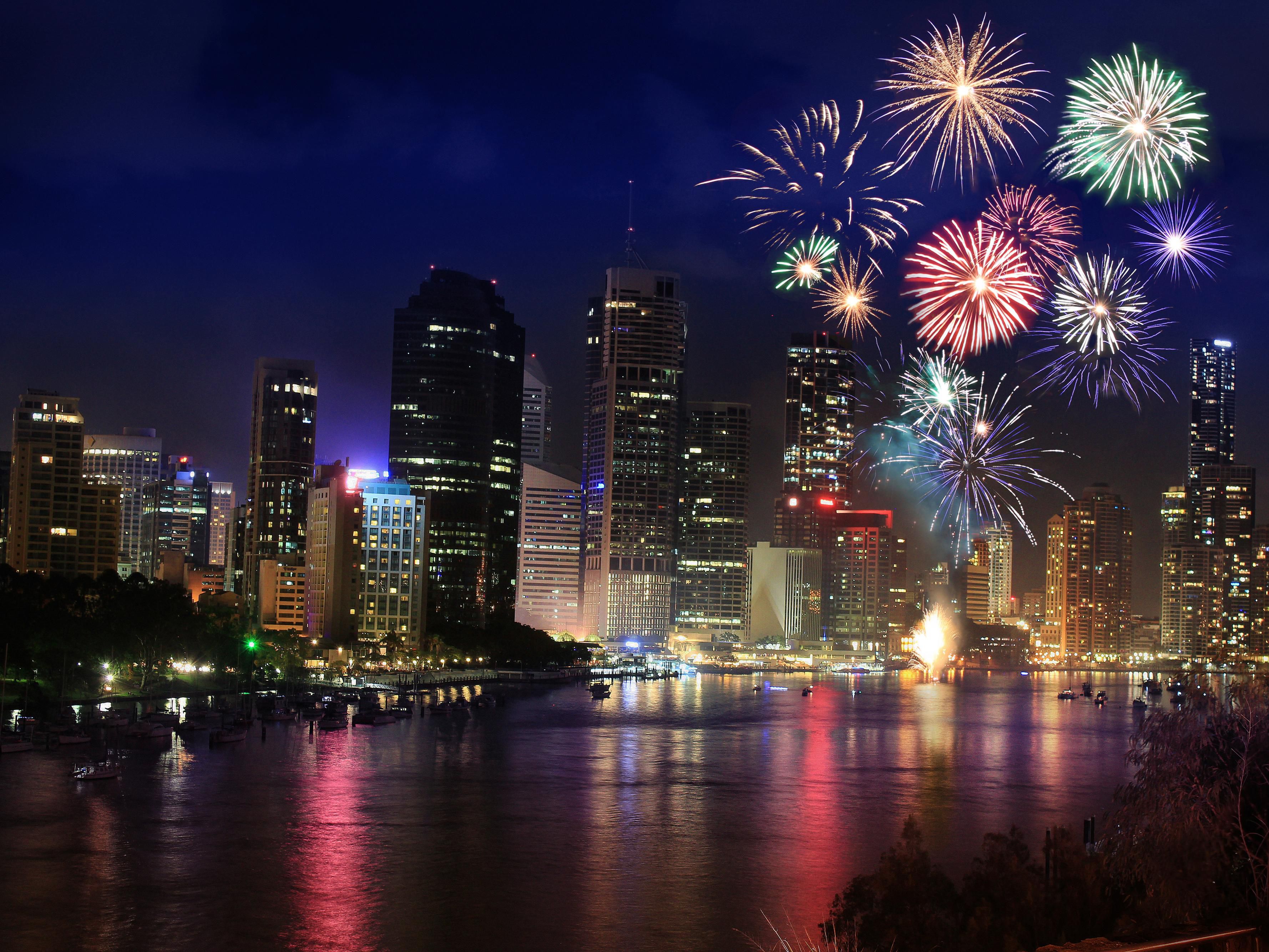 This year's Macy's 4th of July Fireworks Show will launch more than 80,000 fireworks making it one of the biggest displays in the country. Get ready to experience unforgettable performances & electrifying effects proudly displayed against the iconic backdrop of the Brooklyn Bridge and East River.