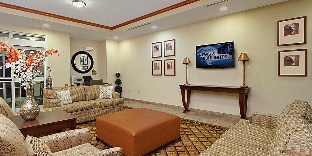 Pet Friendly Extended Stay Hotels In Norfolk Va Candlewood Suites Norfolk Airport