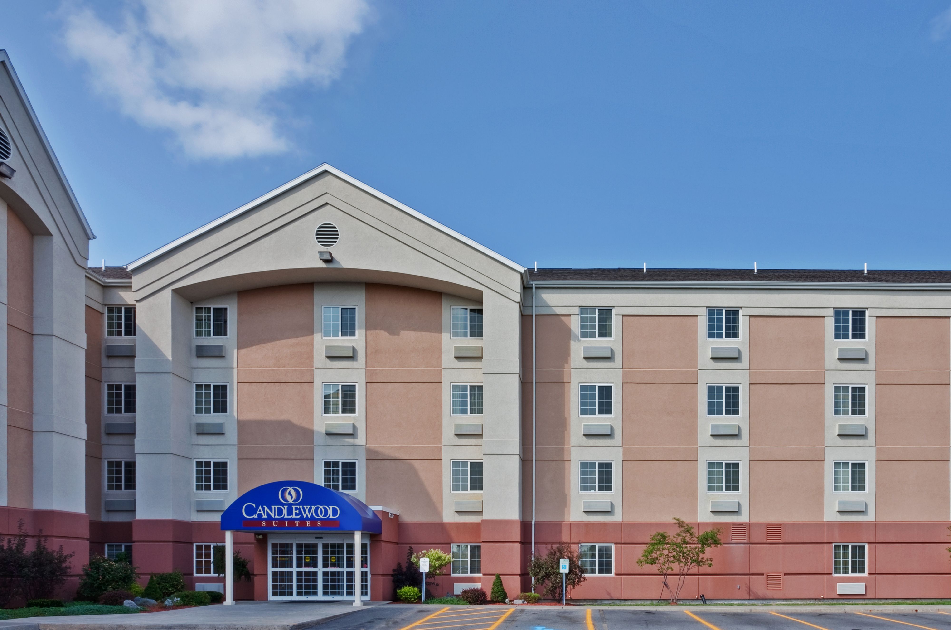 https://digital.ihg.com/is/image/ihg/candlewood-suites-north-syracuse-2532043190-original