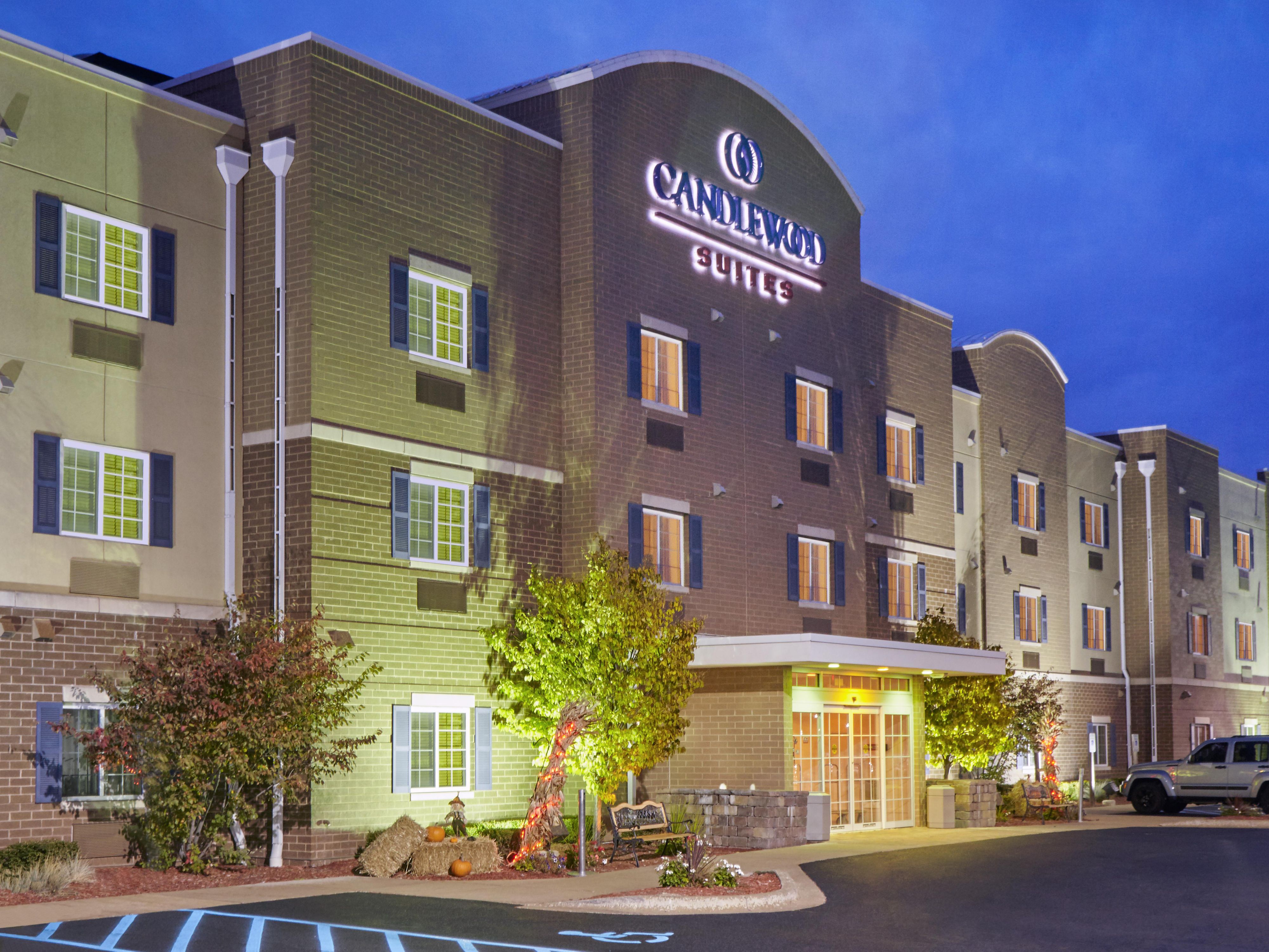 Extended Stay Hotels near Fiserv Forum | Candlewood Suites Milwaukee