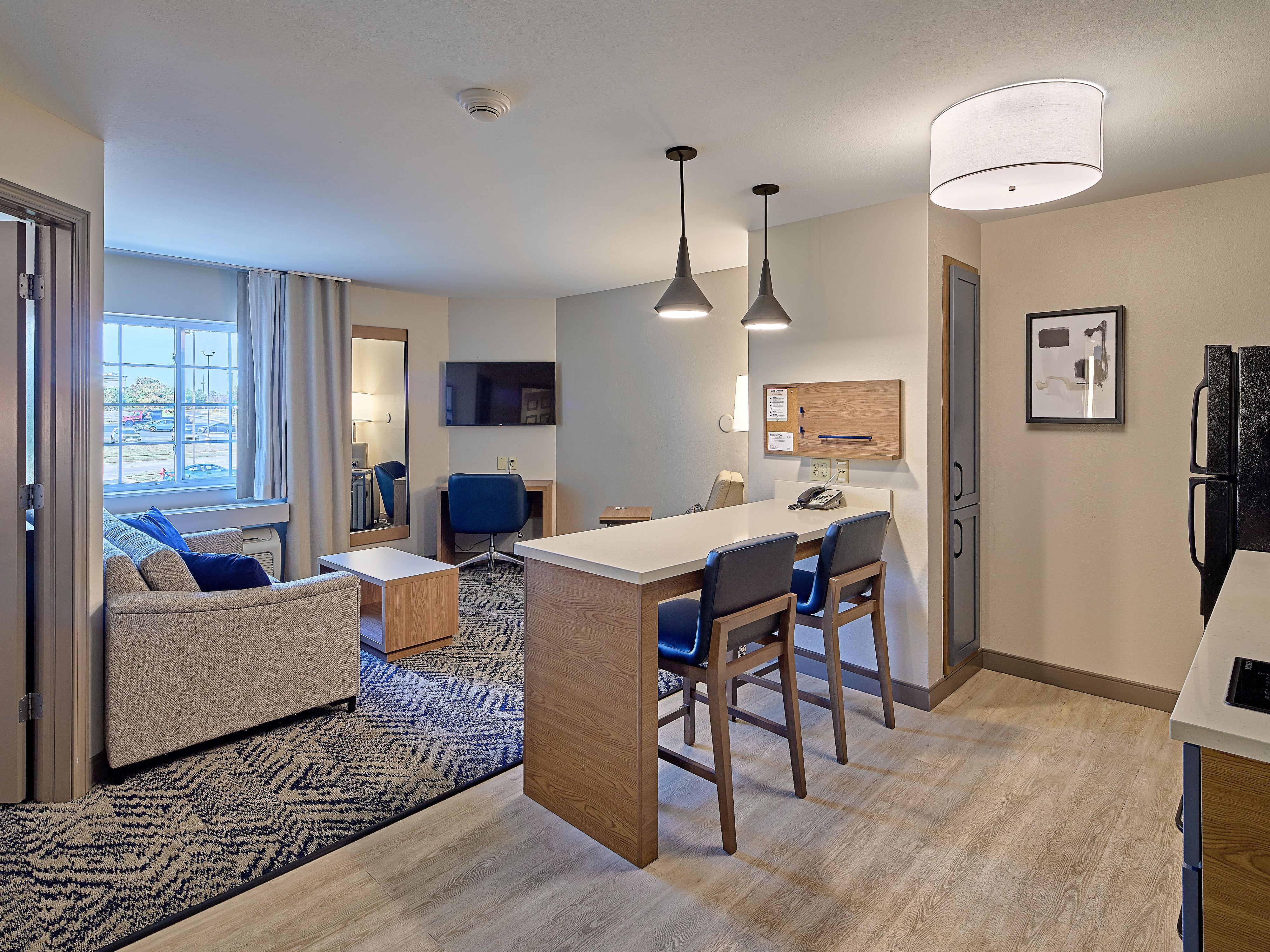 1 Queen 1 Bedroom Suite - Living Area