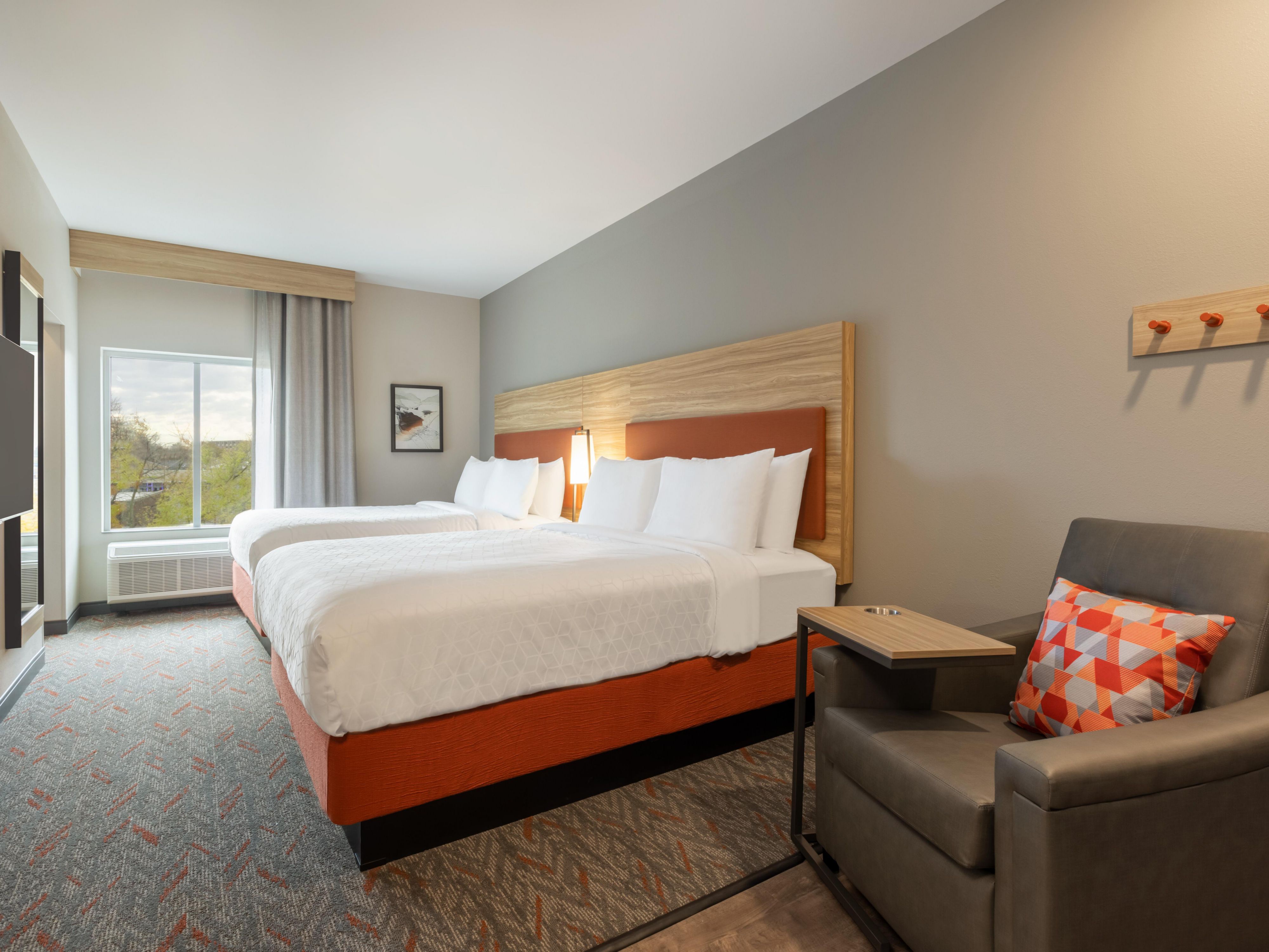 Our pet-friendly extended-stay hotel in Perry, GA, provides a range of convenient amenities to ensure you feel right at home. Take advantage of our fully equipped kitchens, complimentary laundry facilities, and The Candlewood Cupboard® for all your essentials. Stay connected with free Wi-Fi and relax by our outdoor pools.