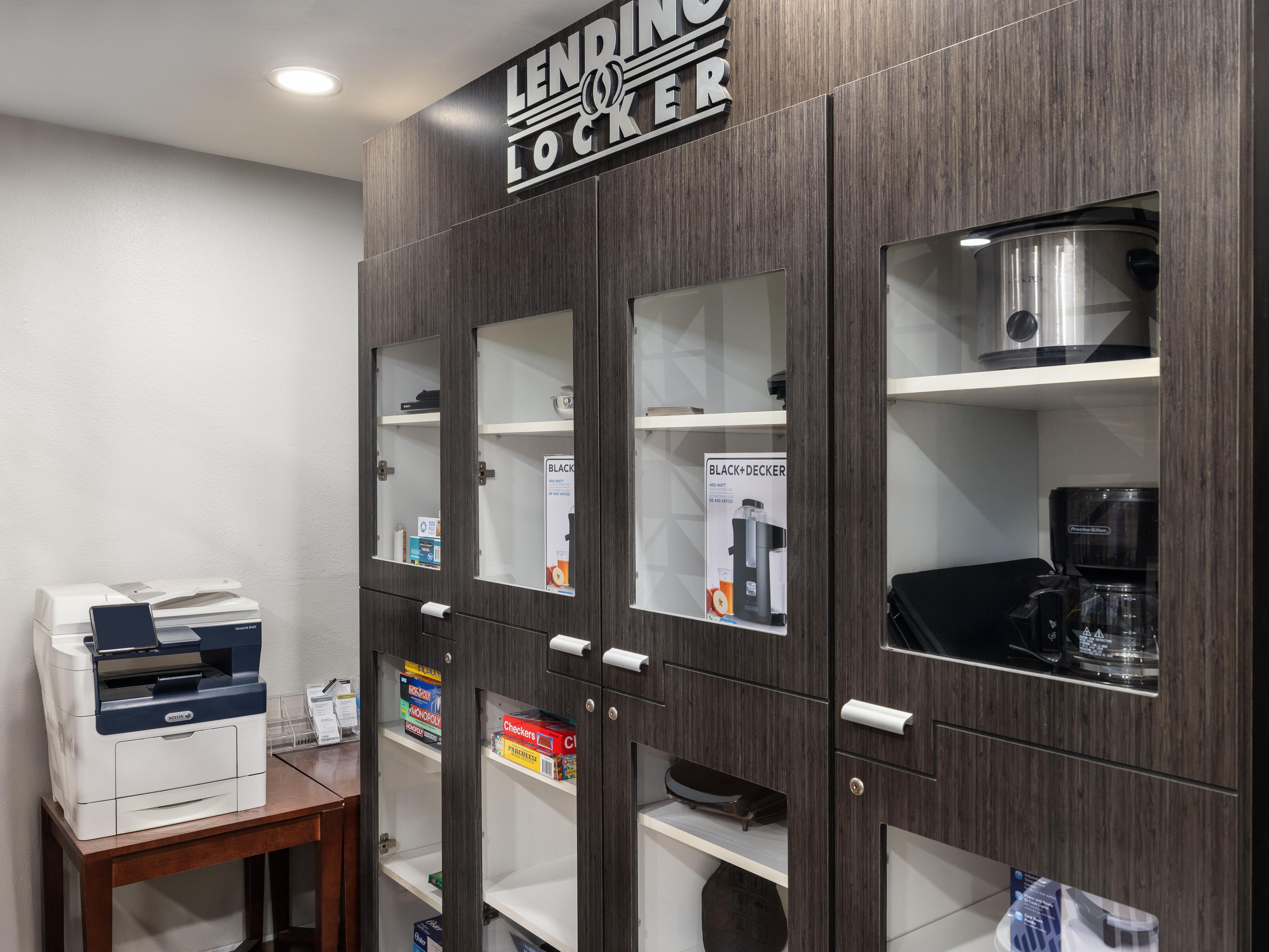 حافظ على إنتاجيتك وتجدد نشاطك مع 24ساعة من استخدام مركز اللياقة البدنية ومركز الأعمال وغسيل الملابس بالخدمة الذاتية مجانًا. تضمن خدمة تنظيف الغرف الأسبوعية الكاملة إقامة مريحة وخالية من القلق.