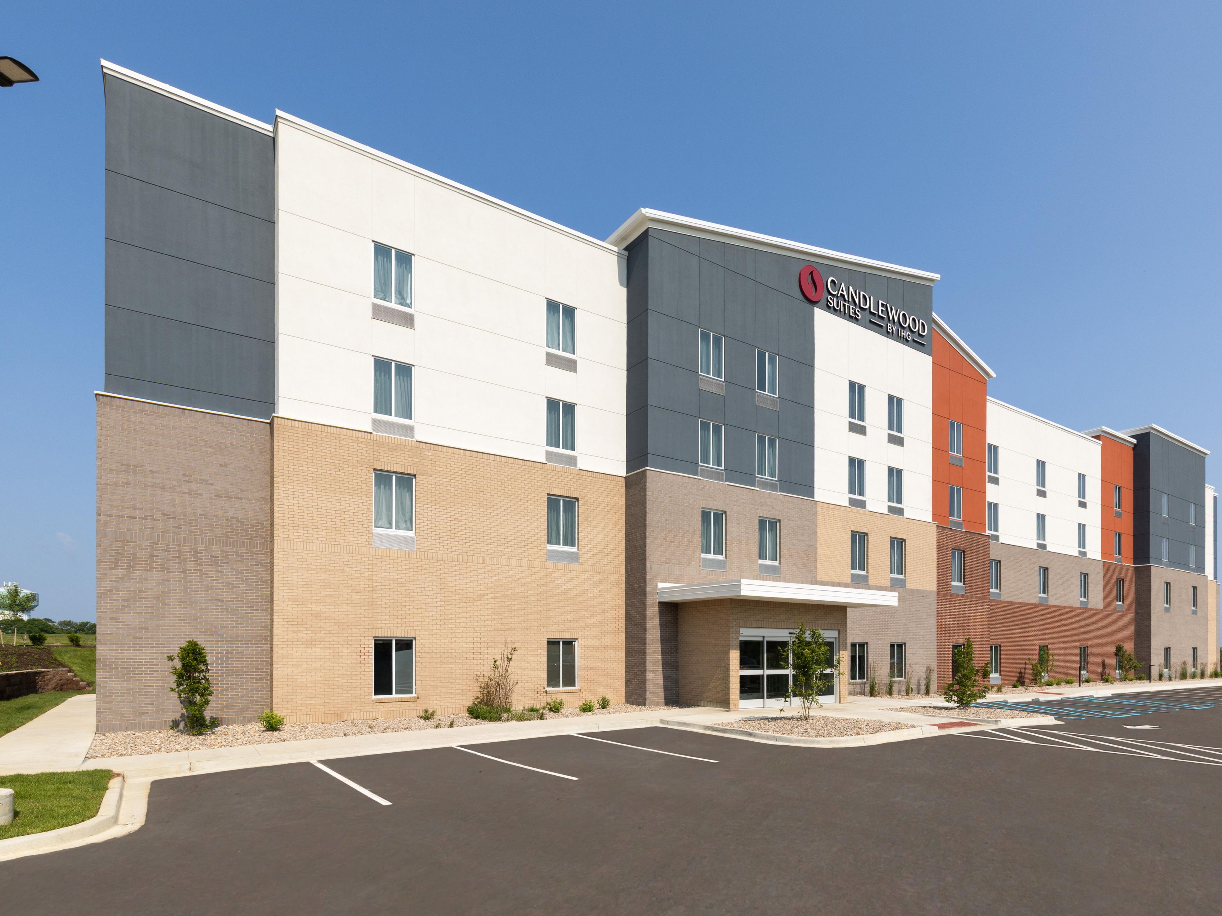 Come check out the newest hotel in Shelbyville.  Our all-suite hotel will get you the good night's sleep you need with the added benefit of a full kitchen.  