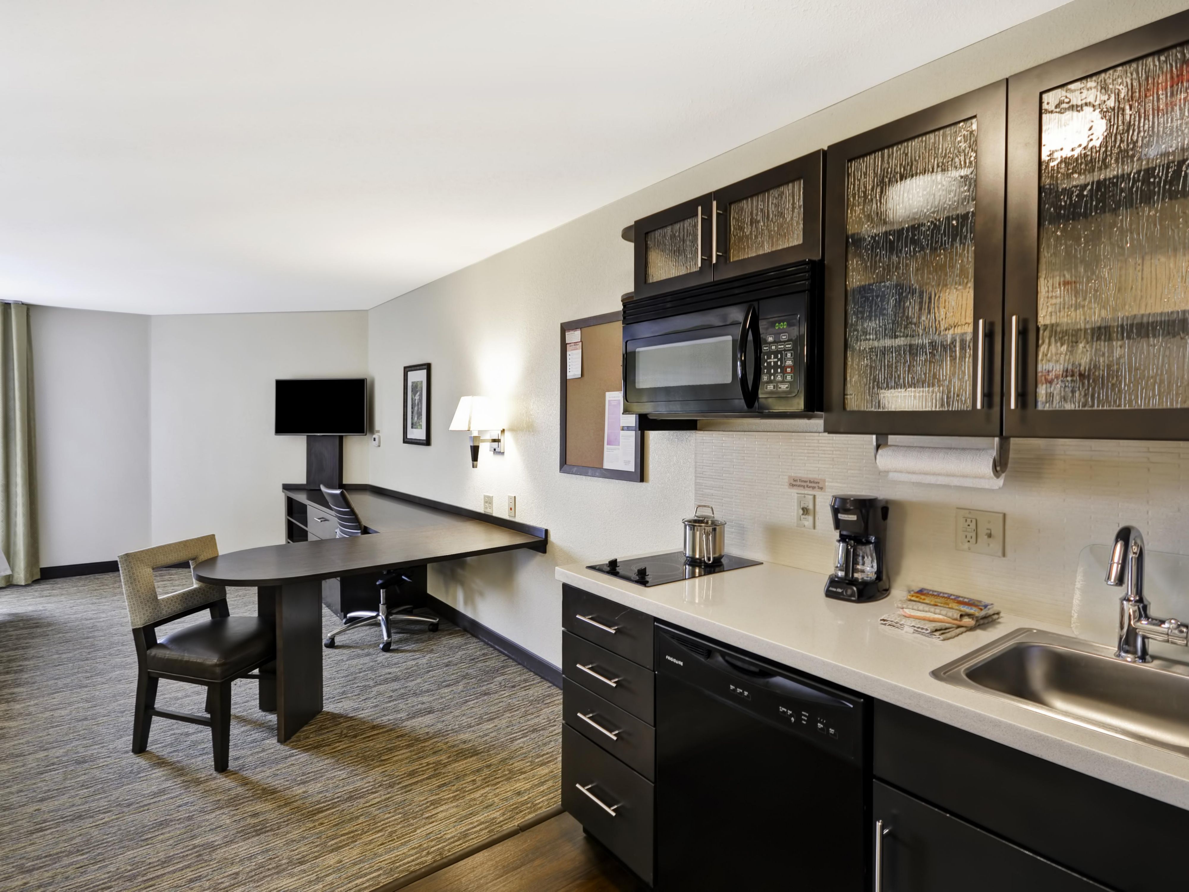 Celebrate the season your way at Candlewood Suites Smyrna – Nashville, where comfort and convenience make every stay feel like home. Our spacious suites feature fully equipped kitchens—perfect for baking holiday treats or cozy nights in. Enjoy free laundry, a 24-hour fitness center, and our Candlewood Cupboard stocked with snacks and essentials.