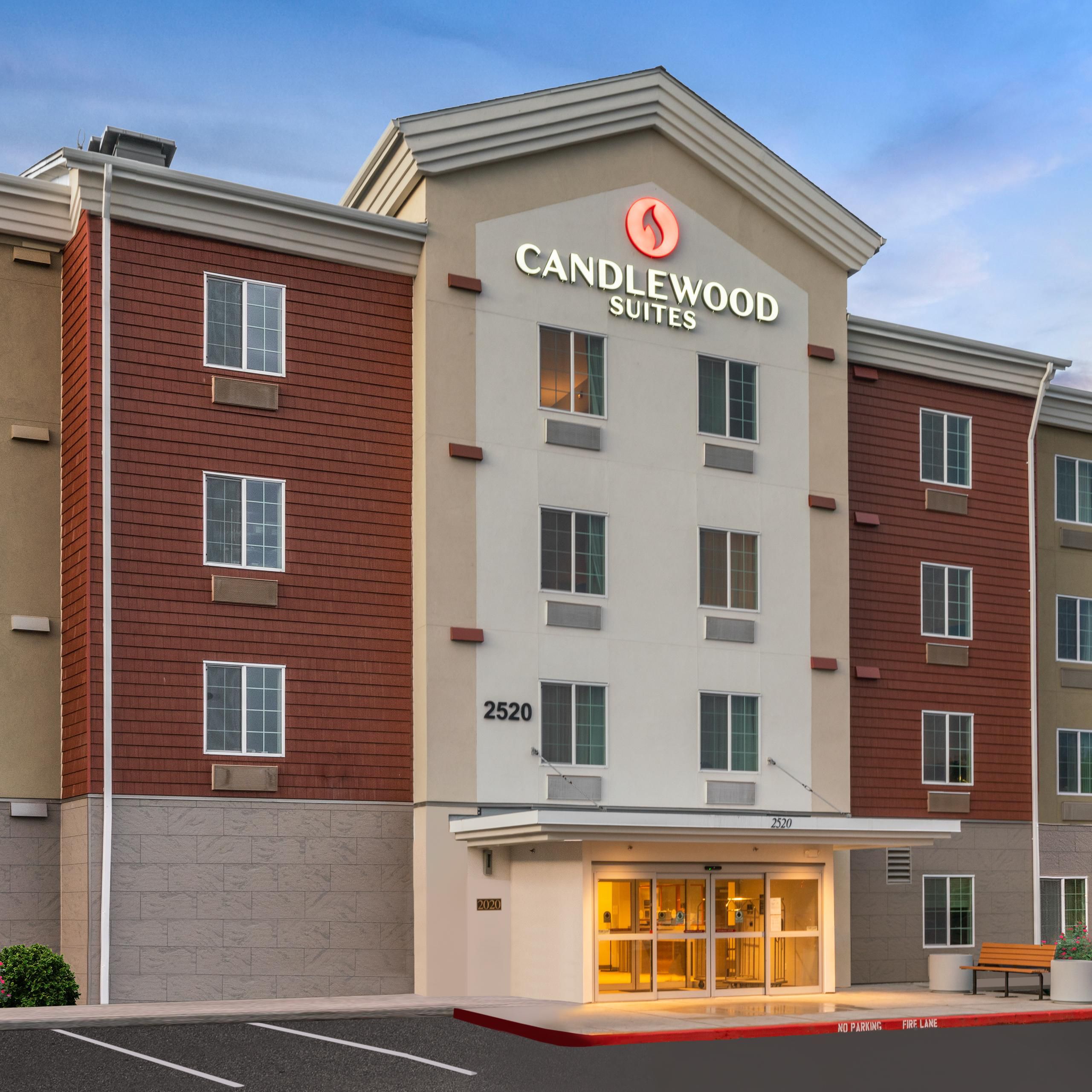 【DECHO × TACOMAFUJI】LANDS END INN&SUITES candlewood-suites-sumner-