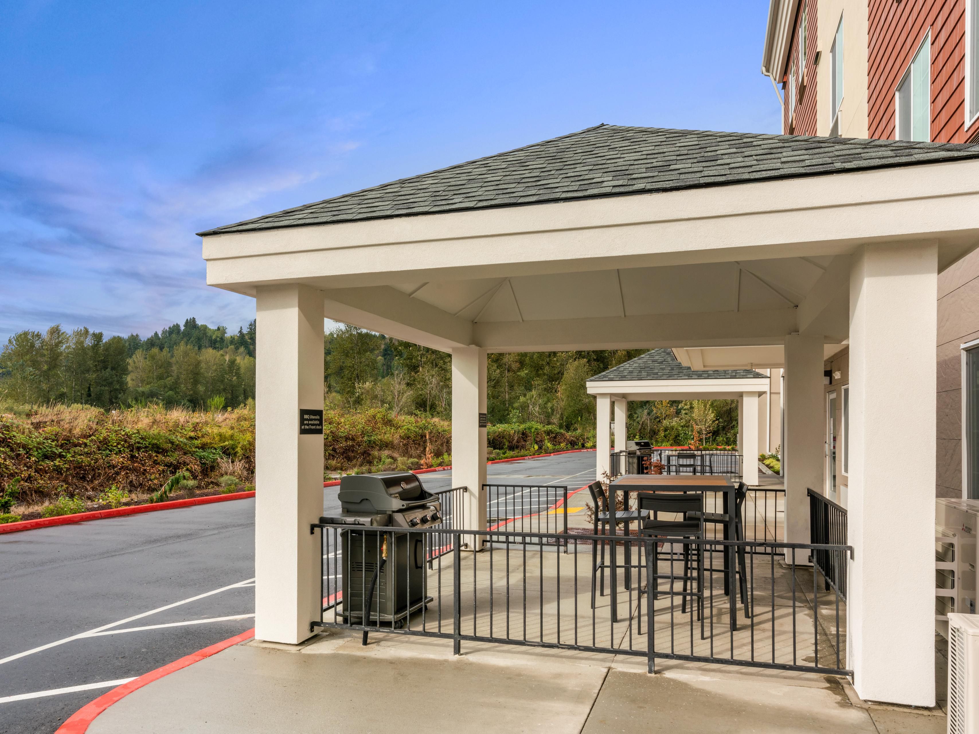 You might find a cozy corner by the pool for our guests to enjoy cooking and dining in our outdoor BBQ grill area. 