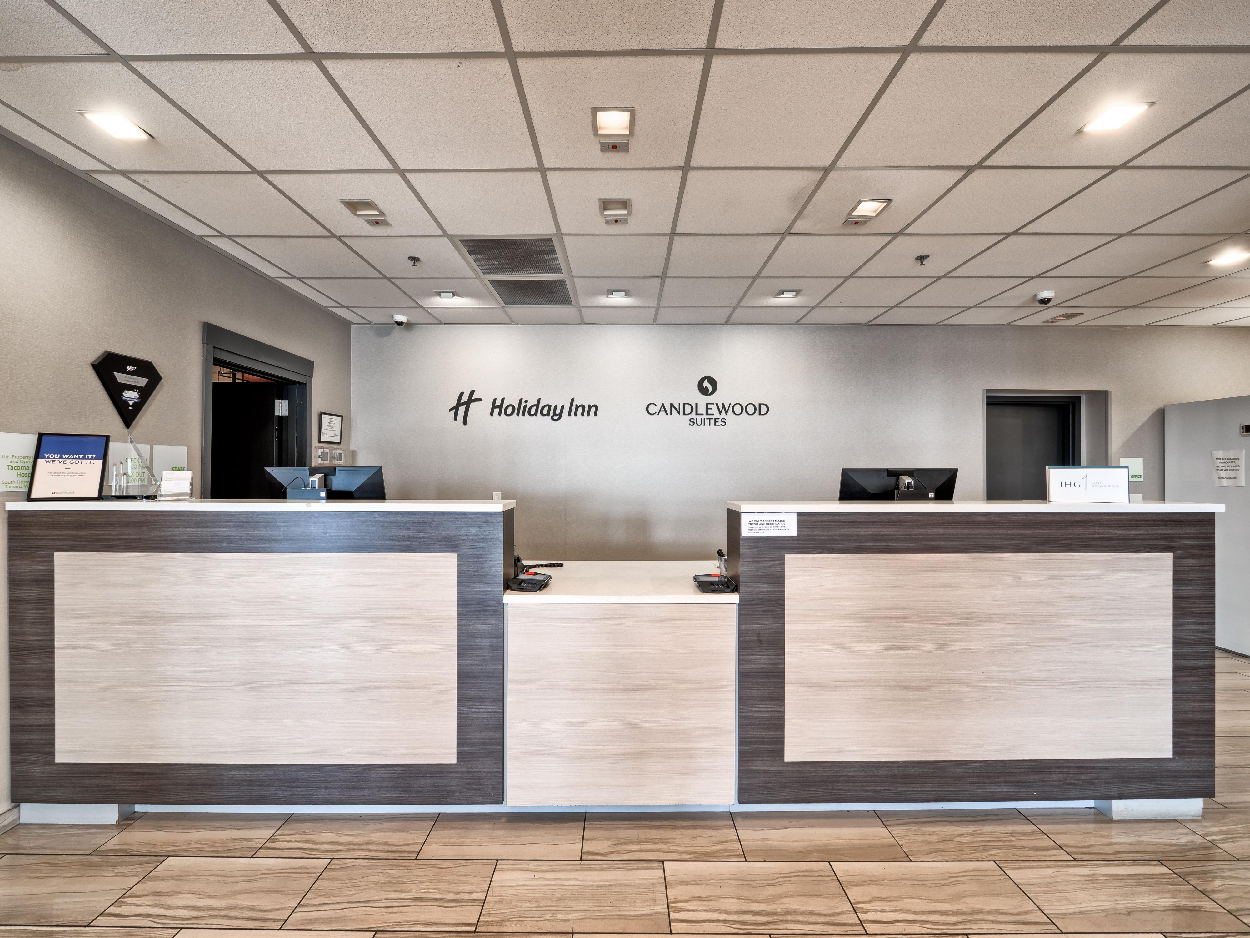 يتيح لك إعداد علامتنا التجارية المزدوجة مع كاندلوود سويتس وهوليداي إن IHG One Rewards Access إلى ضعف الراحة. استمتع بأجنحة فسيحة مع مطابخ كاملة جنبًا إلى جنب مع المزايا الإضافية لتناول الطعام في الفندق ومساحات الاجتماعات الكبيرة ووسائل الراحة المشتركة. إنه المزيج المثالي للضيوف الراغبين في الراحة في الإقامة الطويلة مع خيارات الخدمة الكاملة على بعد خطوات فقط.