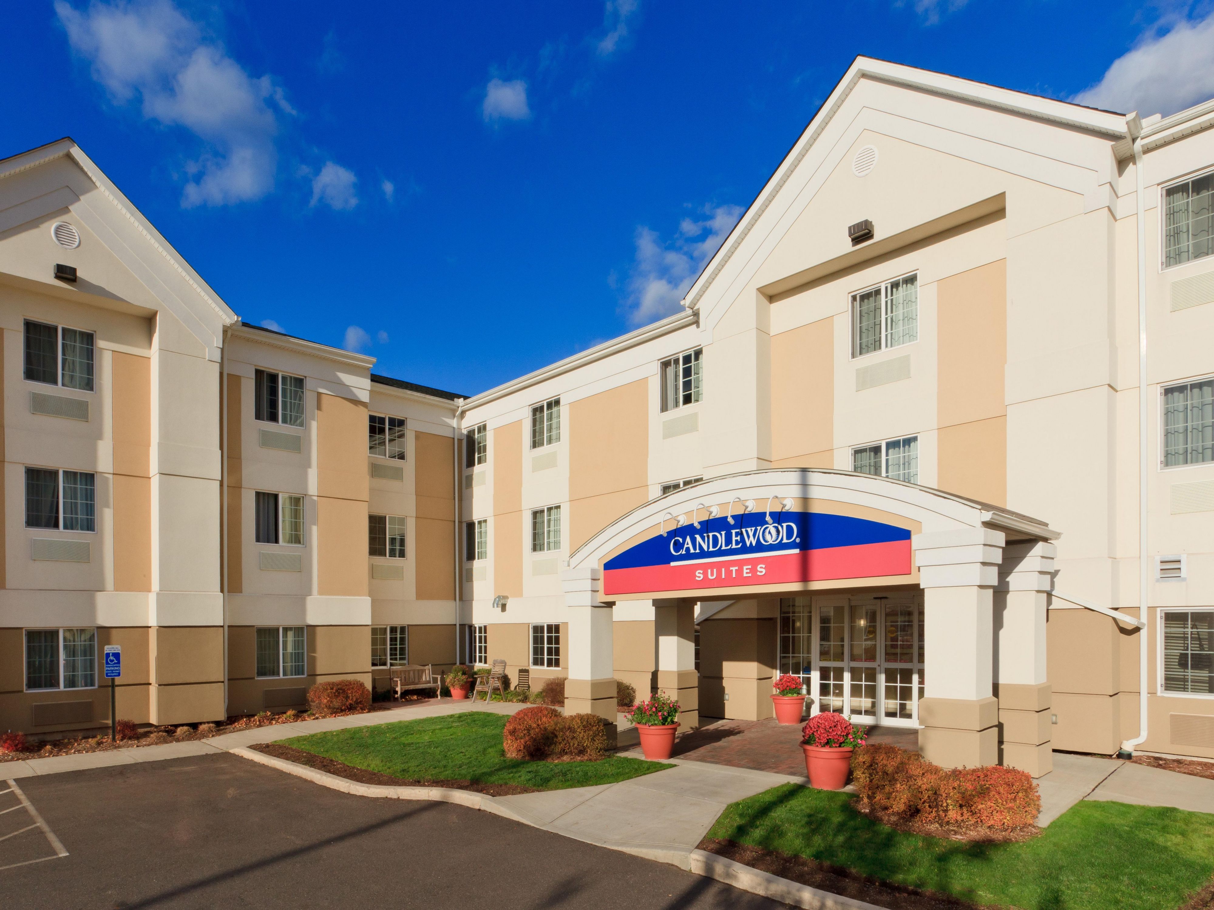 Hotels in Windsor, CT near Hartford | Candlewood Suites Windsor Locks ...