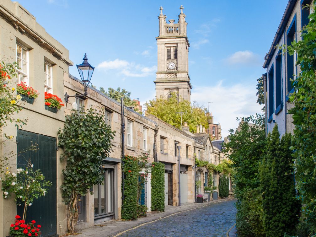 Historic walking tour in Edinburgh