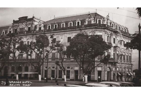 Black and white image of InterContinental Cleveland hotel exterior in 1946