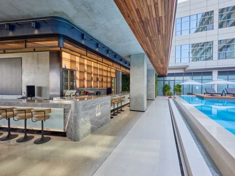  M Bar Crowne Plaza Phnom Penh by IHG