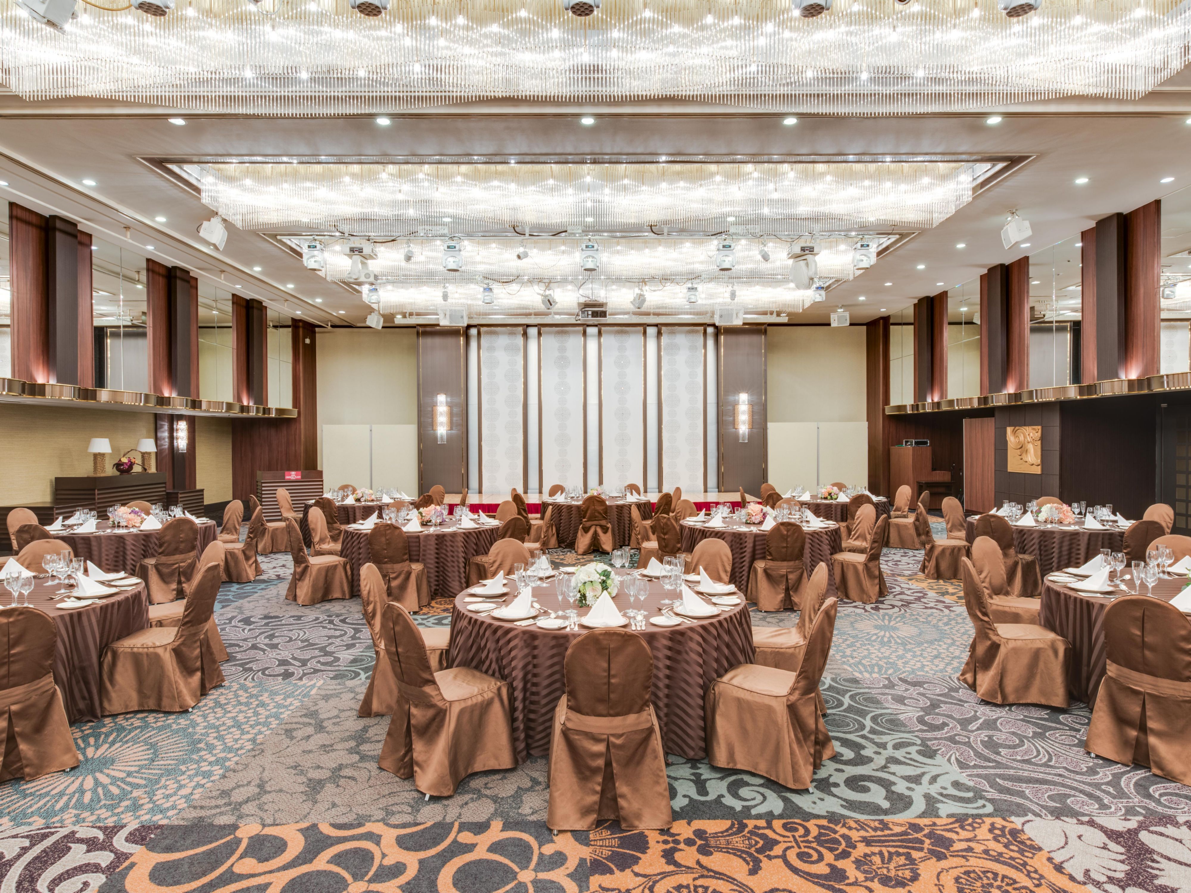 Host your next meeting, exhibition or event in one of our seven, impressive banquet rooms. Our Crown Event Director looks forward to helping you plan the perfect event from the moment you contact us to ensure that everything runs smoothly and that your guests remember your event long after it has ended.