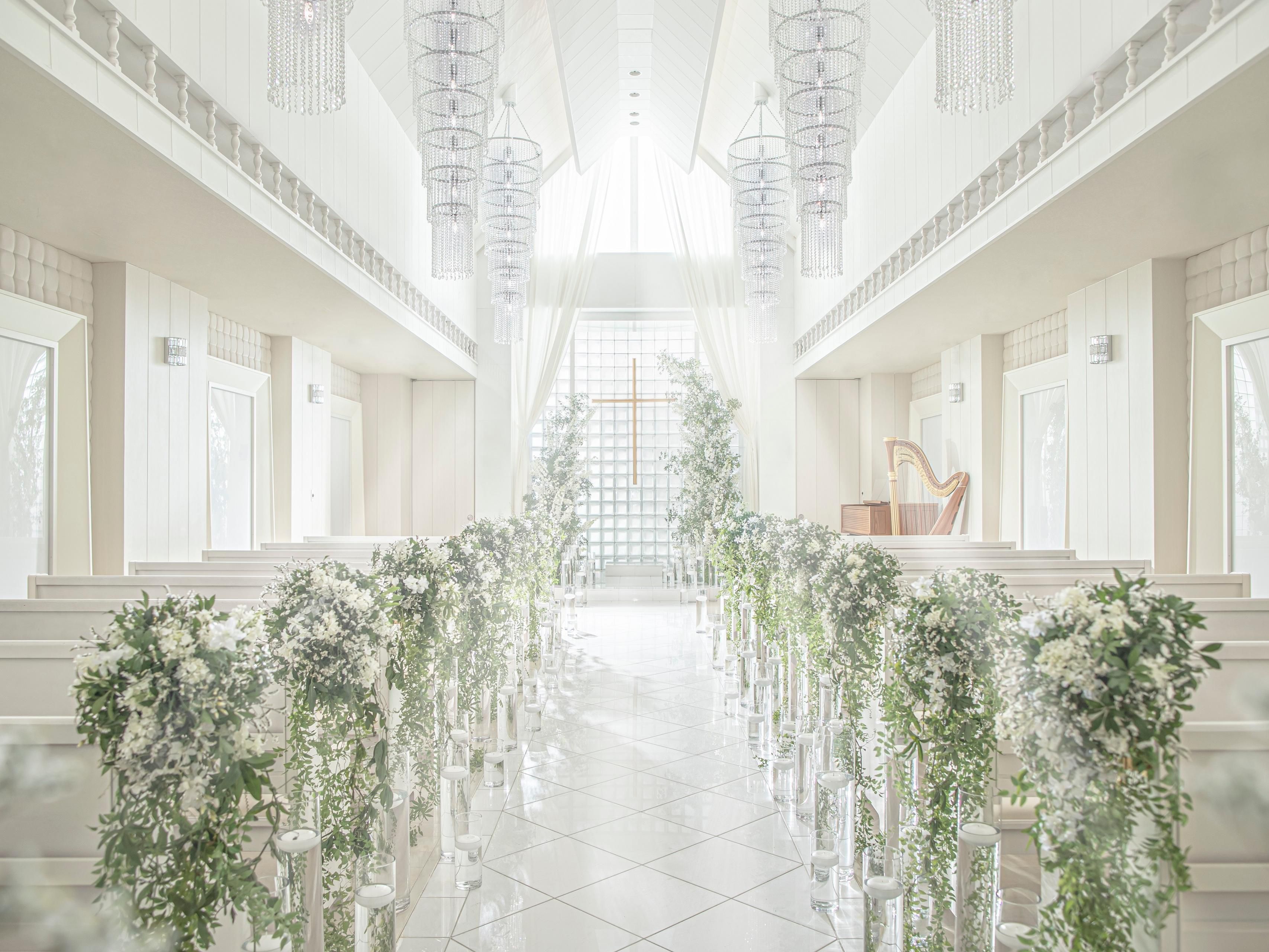 Celebrate your special day in the Chapel of Light. Your love will be strengthened as you are surrounded by the warm blessings of your families and friends within this impressive, light filled space. Enjoy the moment as you bask in the warm, natural light and Swarovski chandeliers twinkle to the sound of harp and cello.