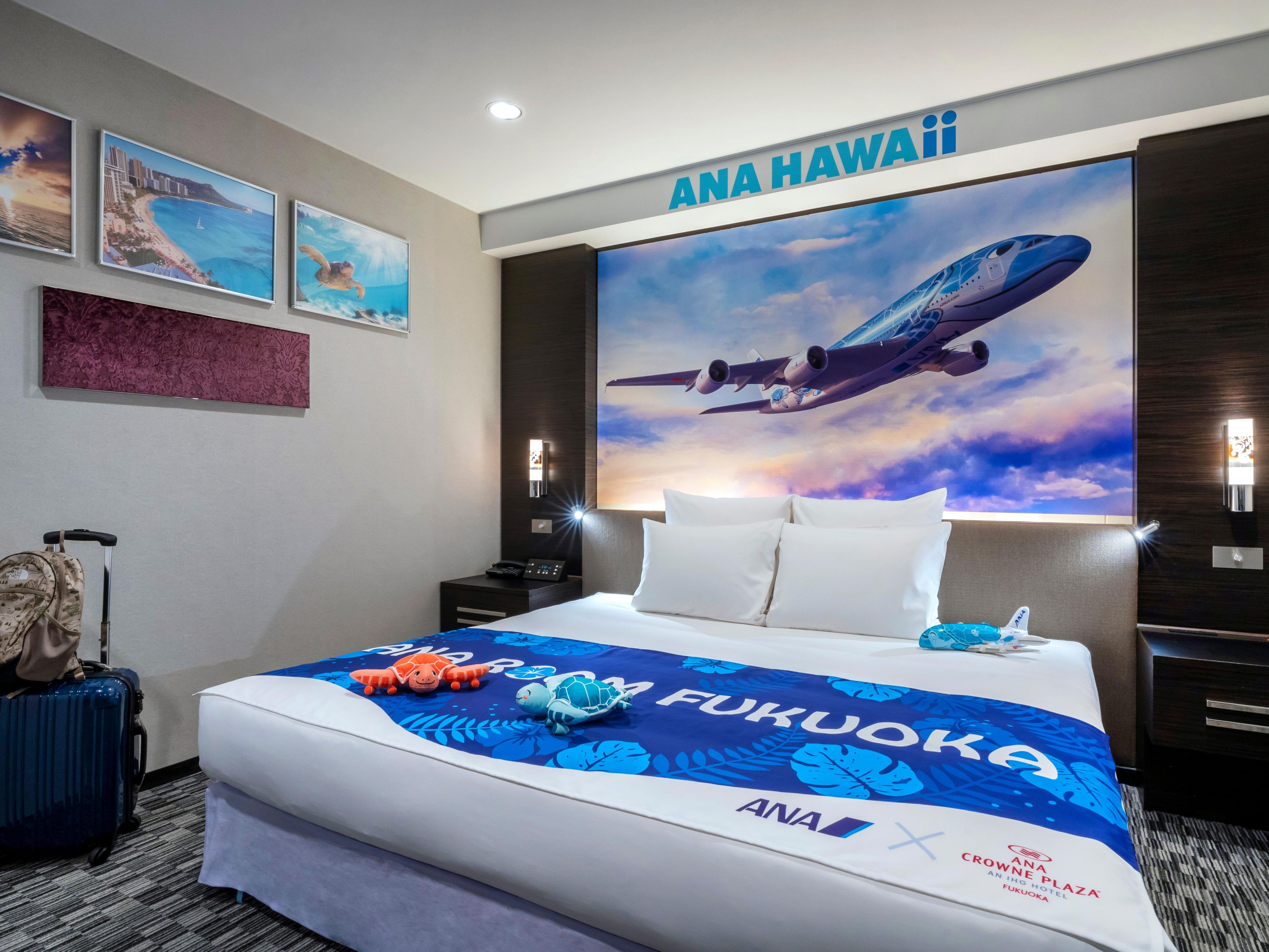 Inspired by ANA Hawaii, this premium room features imaginative aviation-themed interiors—from an Airbus FLYING HONU-adorned bedroom to authentic aircraft seats and bespoke tables crafted from aeroplane wheel hubs. Complete your stay with ANA's signature amenities.
