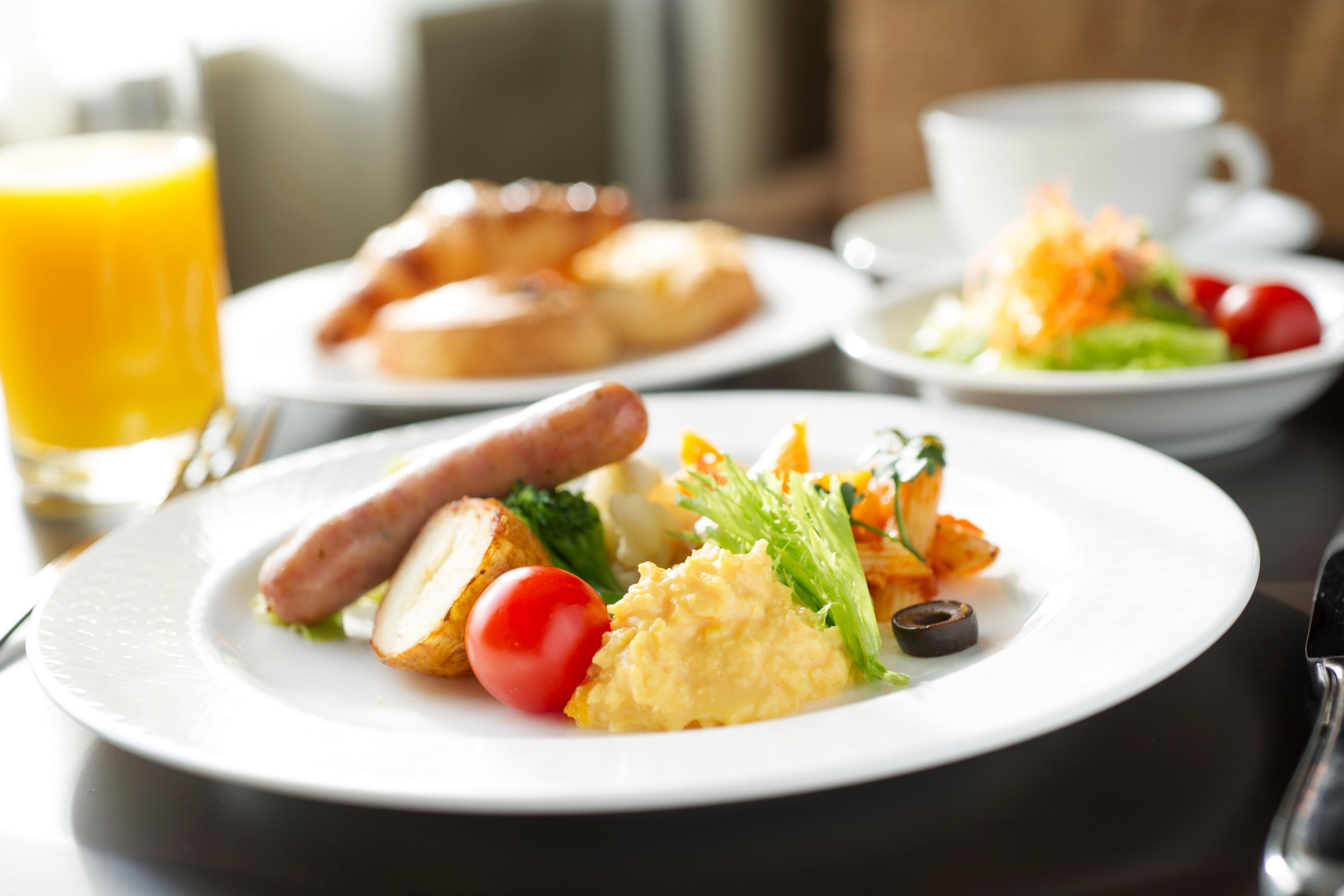 Breakfast at Club Lounge serves 25 varieties for your choice.