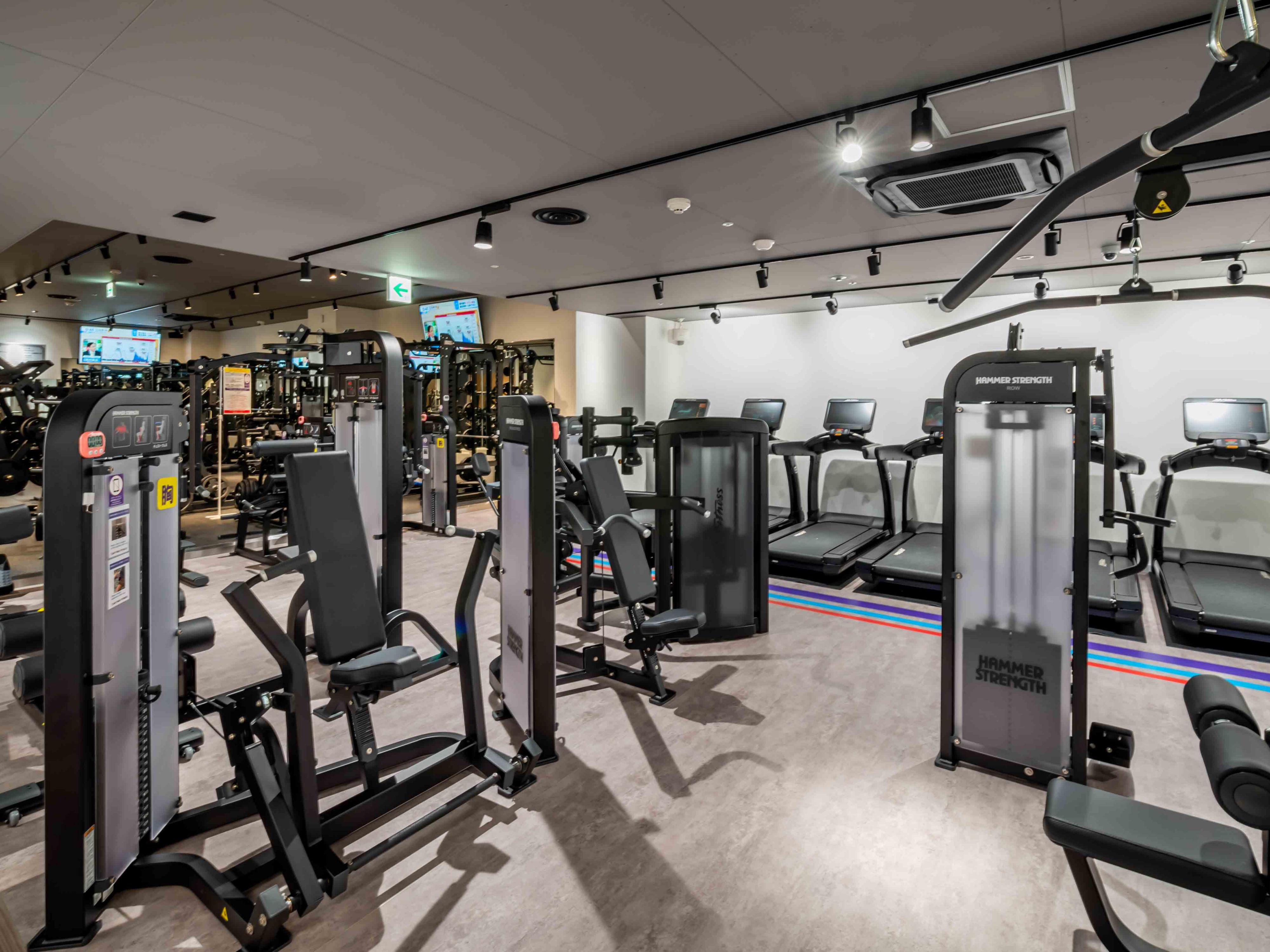 ANAクラウンプラザホテル広島のフィットネスジムは、世界中で信頼を集めるエニタイムフィットネス広島店を併設。 宿泊者の方なら24時間無料でご利用いただける上質なウェルネス空間です。出張や観光の合間にも快適にご利用いただけます。 心身ともにリフレッシュできる特別な時間をお過ごしください。朝のエネルギーチャージや、一日の締めくくりに最適です。