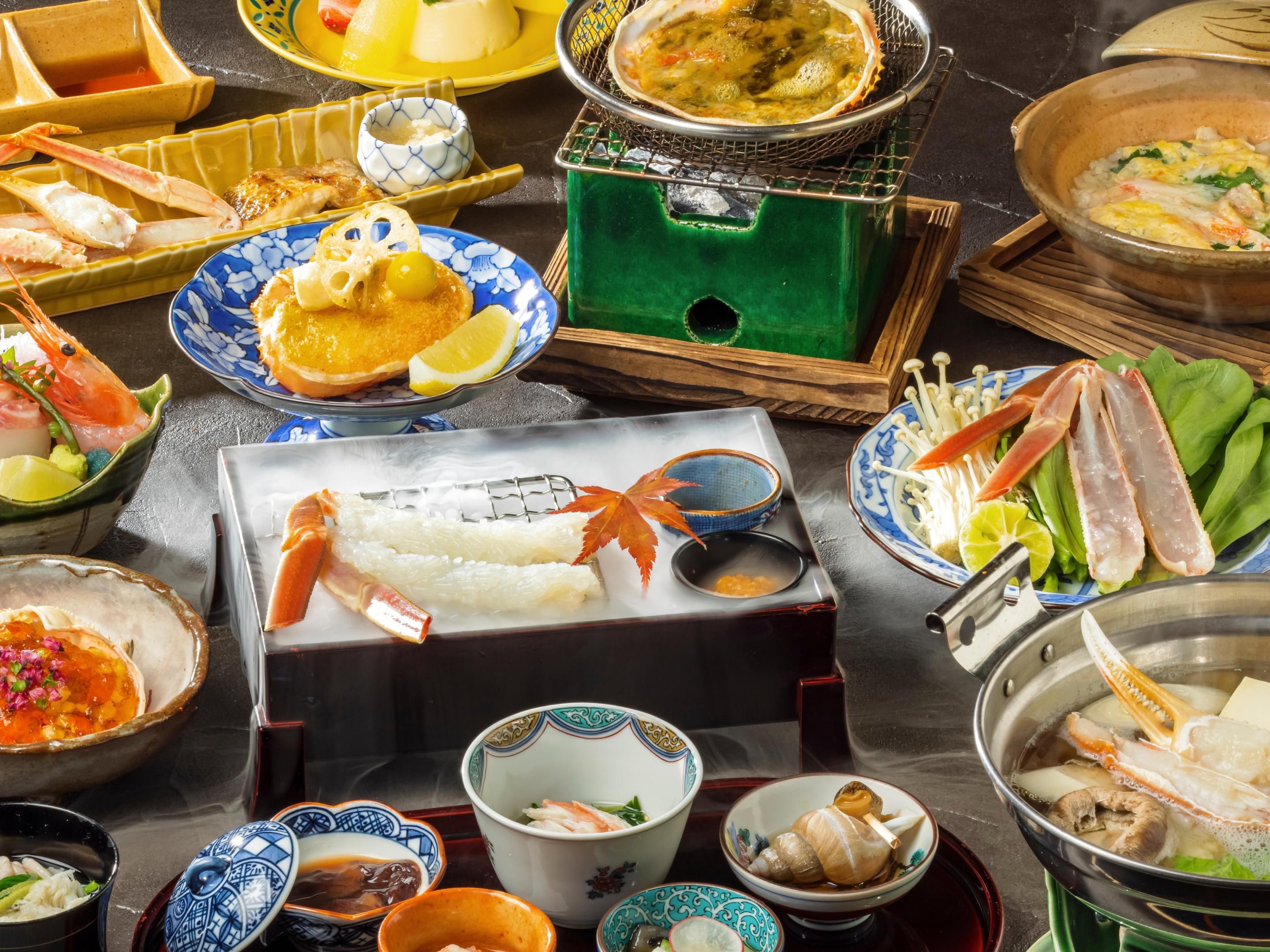 "Savour snow crab, the king of winter flavours, at Japanese restaurant Unkai. Enjoy the Crab Kaiseki Set with sashimi, grilled and steamed crab, or the Crab Toban-yaki Set featuring fresh seafood and seasonal delicacies. Available until 20 March.
* Please reserve the Crab Kaiseki set by the day before."