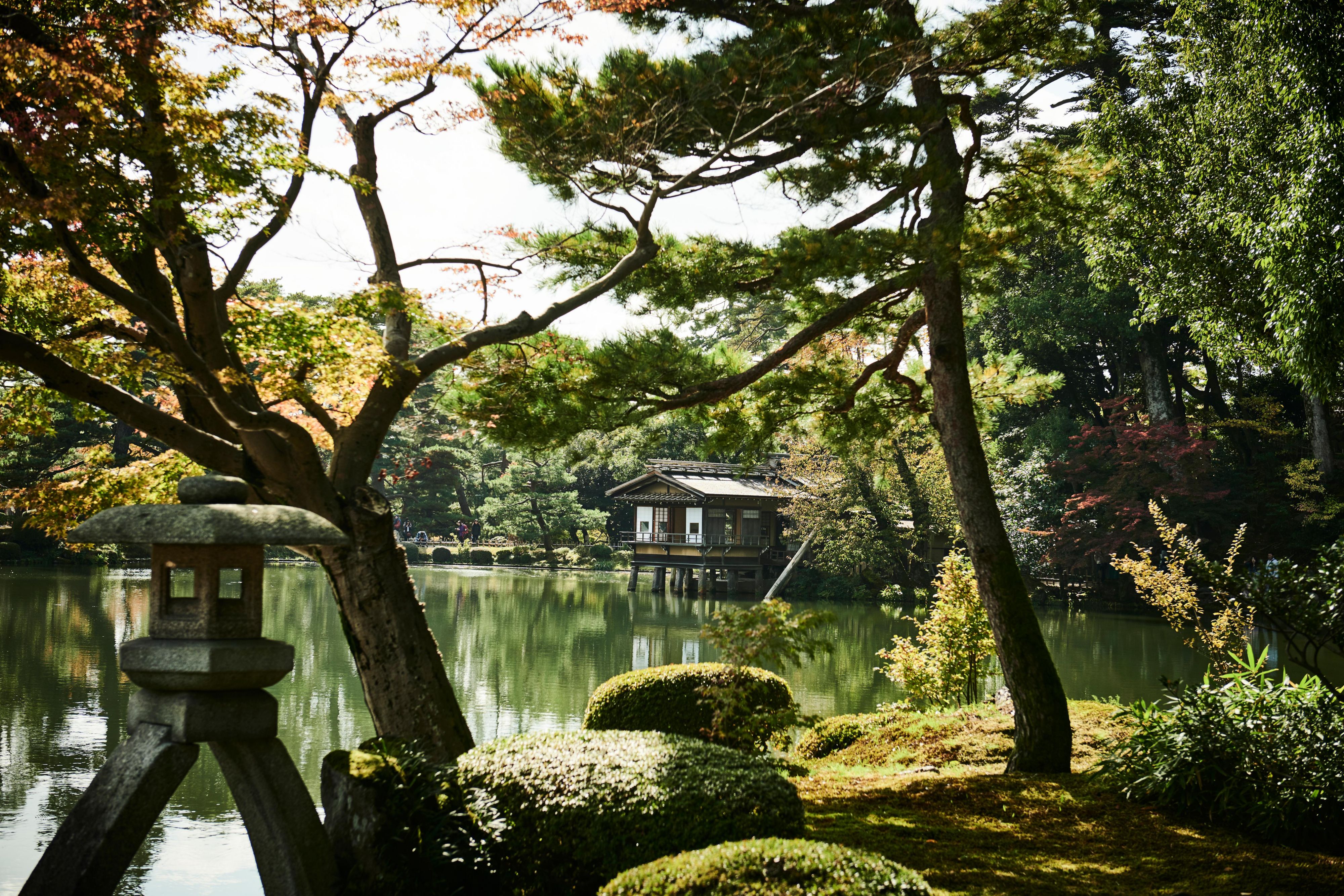 Kenroku-en,a strolling-style landscape garden counted