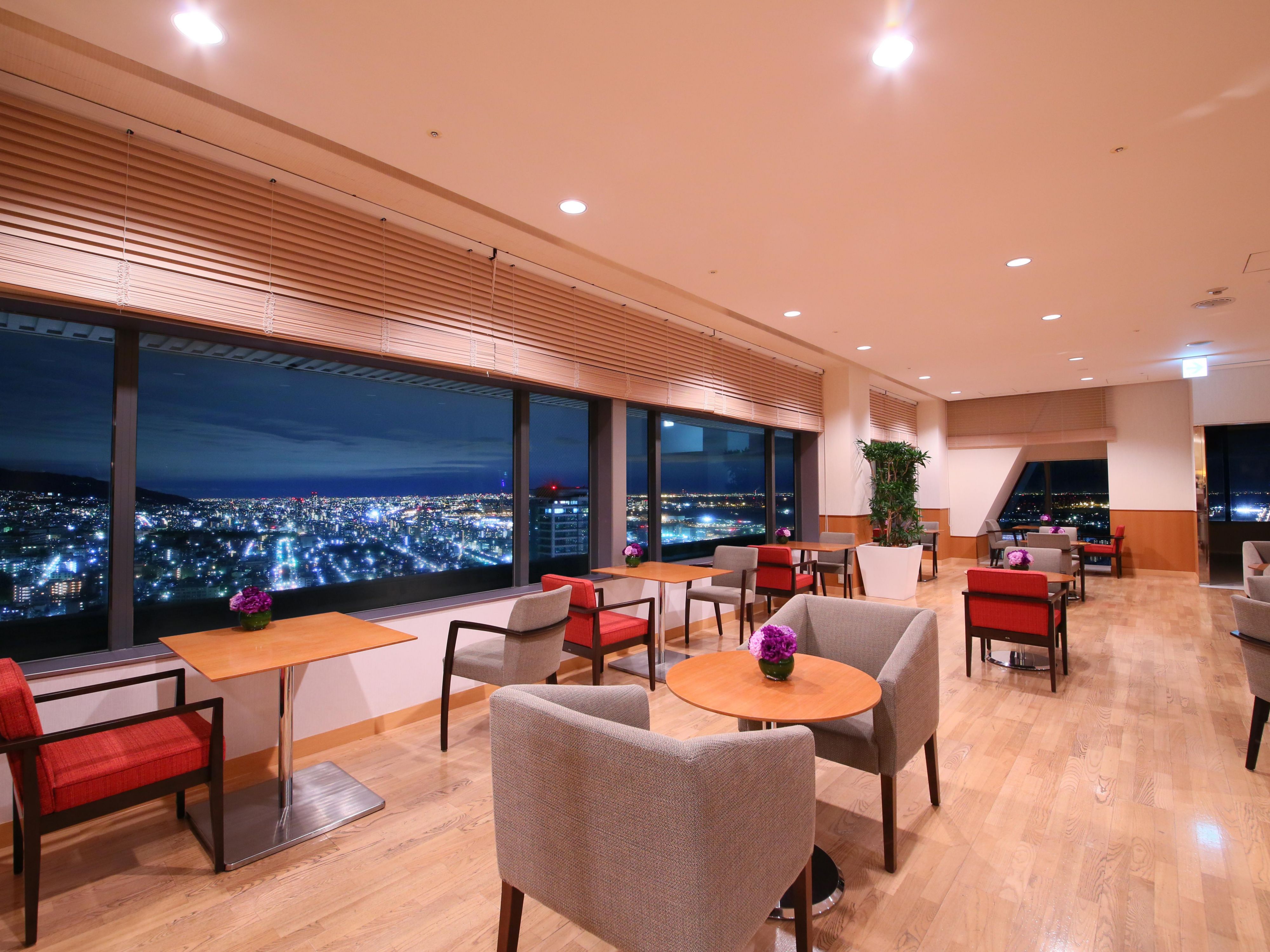 Located on the 30th - 32nd, and 37th floor, our club rooms offer superior service, amenities and gorgeous views from the top of our hotel. Special privileges include all access to the Club Lounge on the 37th floor where guests can enjoy breakfast, tea and cocktails, check-in/out. Guests can count on free business support services.