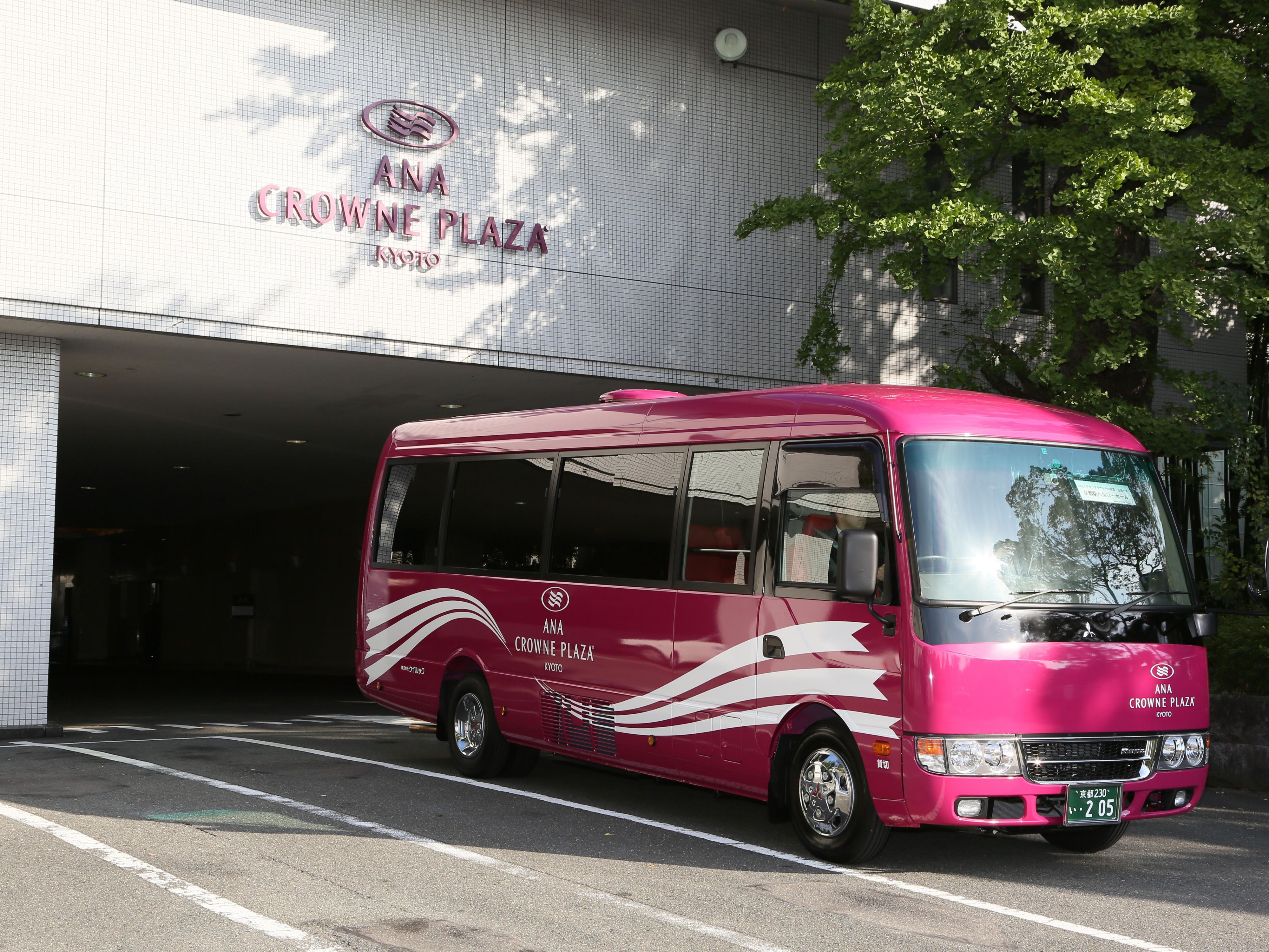 รถชัทเทิลบัสของโรงแรม เวลา 8:00AM - 7:45PM (8:50 PM วันเสาร์เท่านั้น)