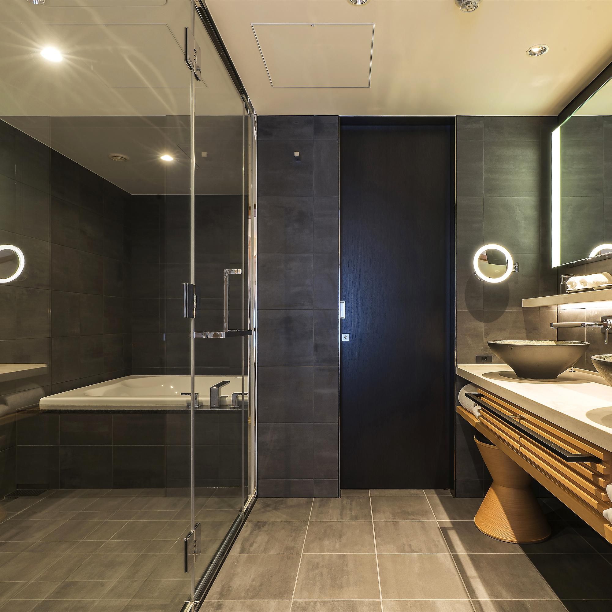 【Upper Floor】Premium Castle View Twin Room Bath Room