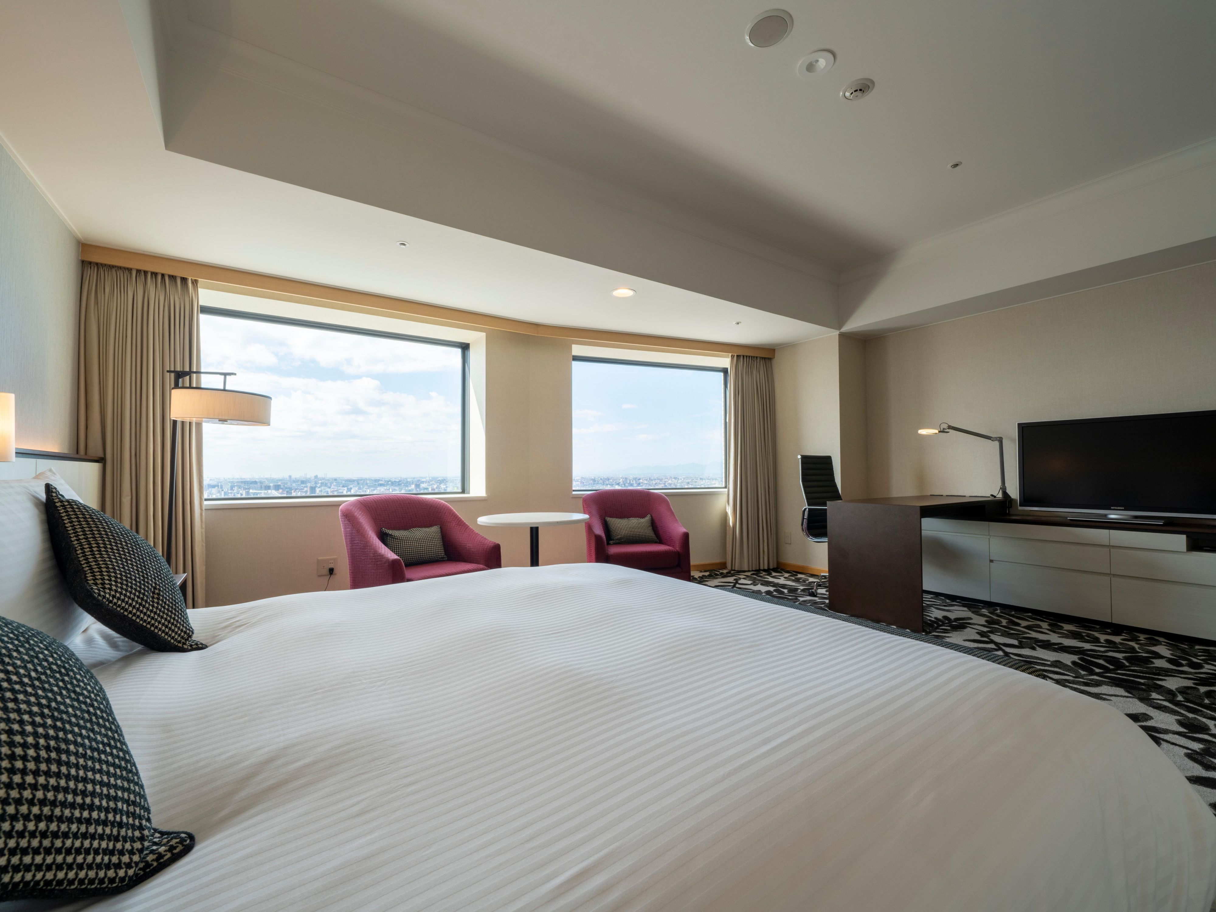 1 KING BED EXECUTIVE