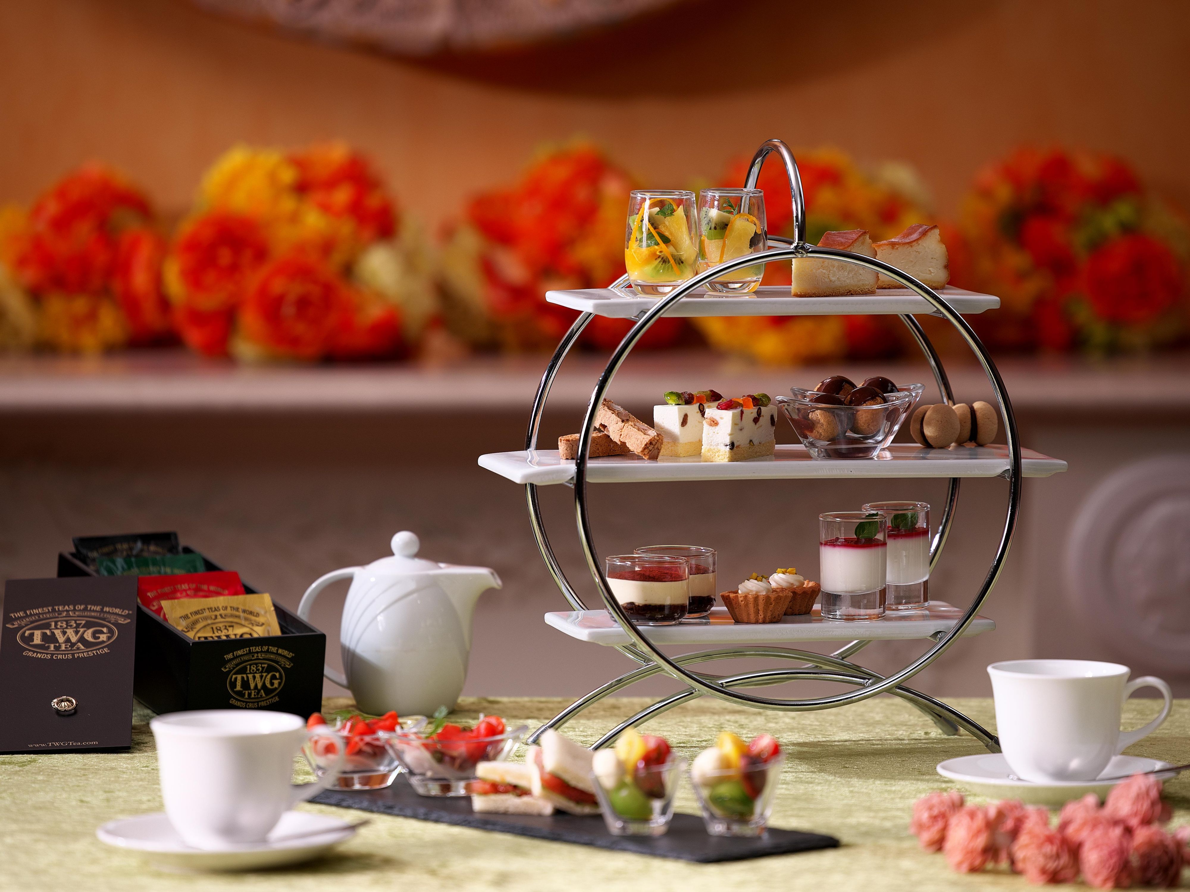 Celebrate early summer with an Italian themed afternoon tea, featuring classic Italian sweets and creamy pastries. Enjoy three types of all you can eat scones, and for a limited time, Spumante (Italian sparkling wine) is included in the all-you-can-drink selection. Perfectly paired with your desserts.