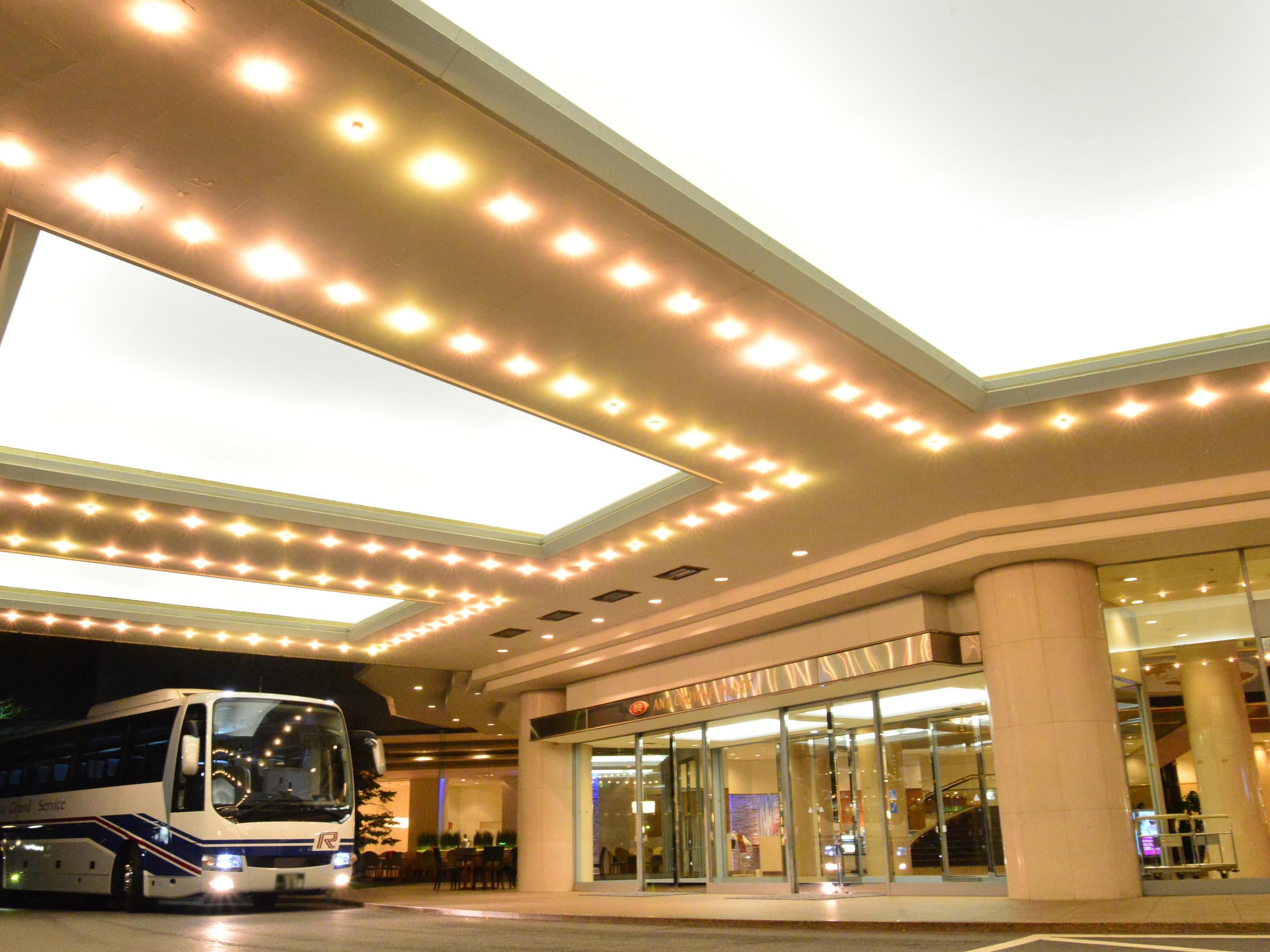 We are offering complimentary shuttle service for a hassle-free transfer to and from Narita International Airport or Narita downtown..
