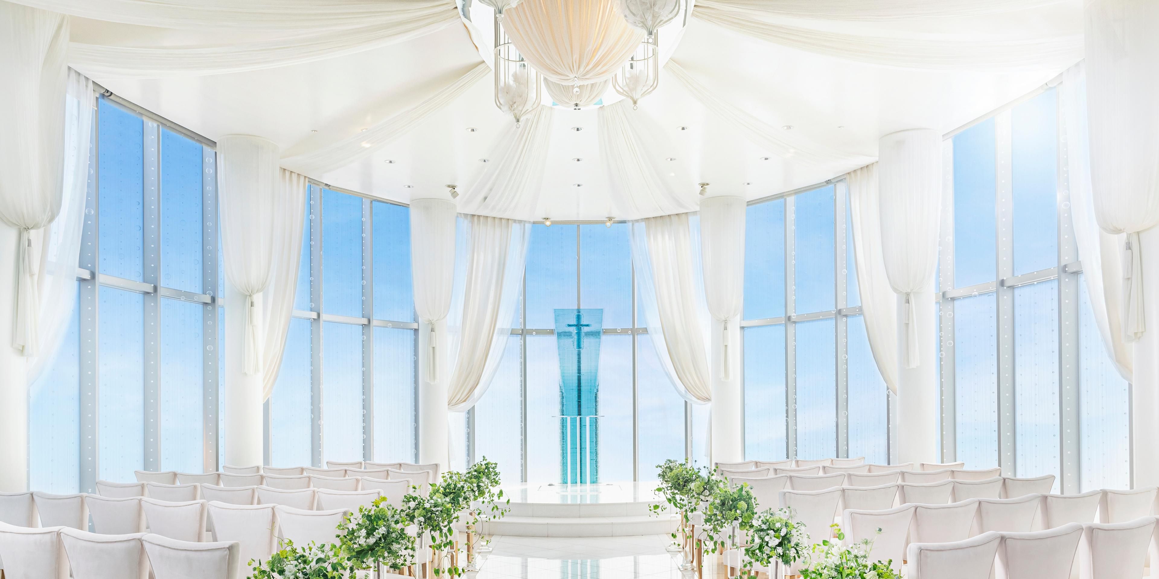 Independent chapel and exclusive garden for wedding.