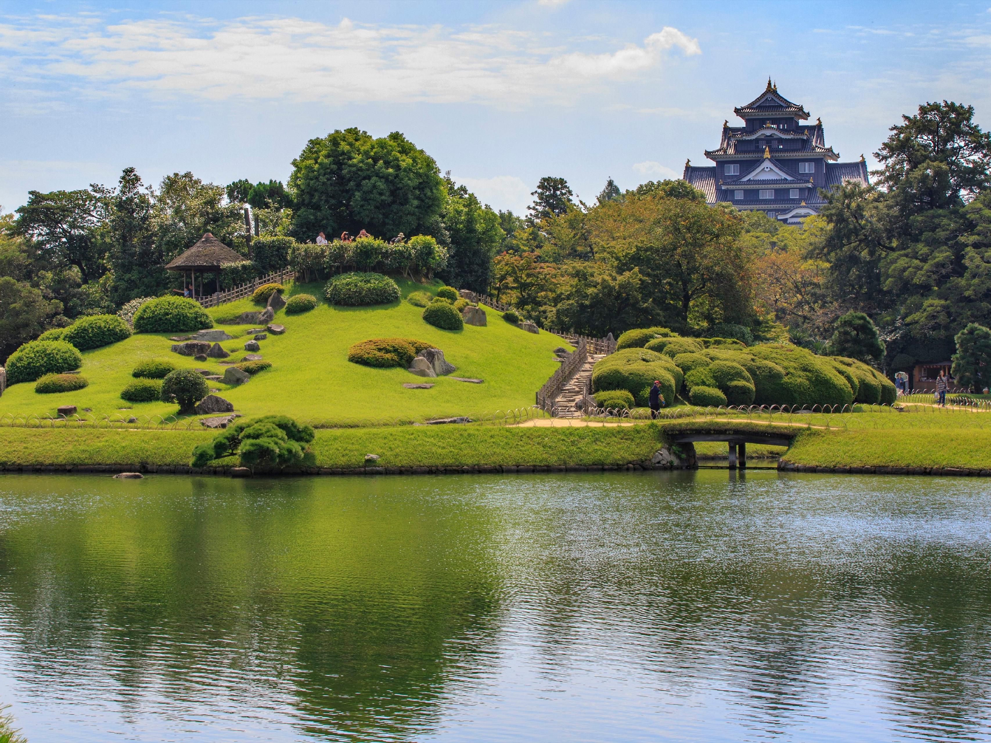 Directly connected with the JR Okayama station, ANA Crowne Plaza Okayama is located in an ideal base to explore the city of Okayama. Okayama Korakuen Garden, 3 stars in the Michelin Green Guide Japan, Okayama Castle is worthwhile to visit!