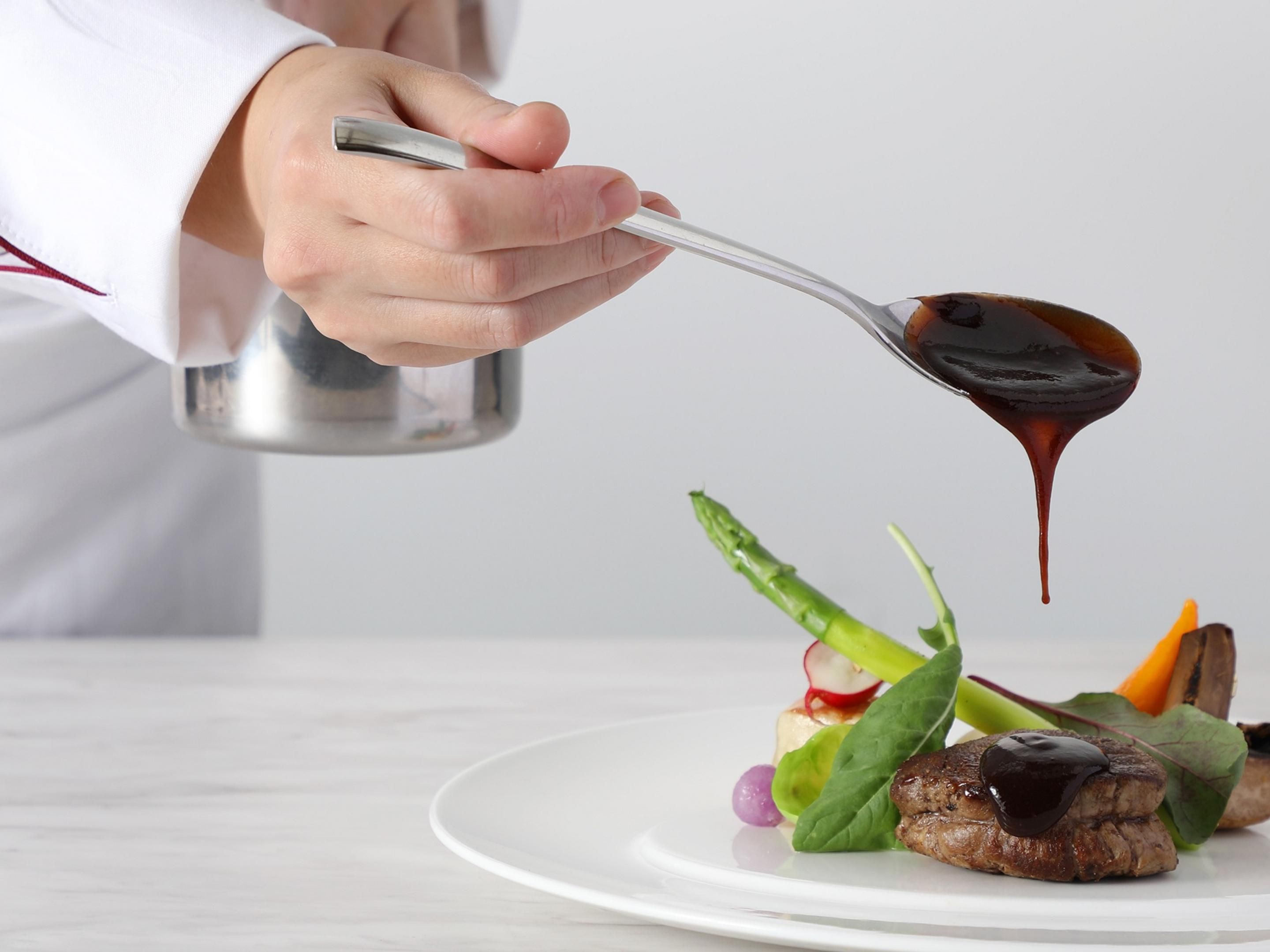 Casual Dining Urbano offers an exquisite course lunch that includes beautiful entrée and fascinating dessert. Course menus, a la carte and extensive wine selections make dinner time memorable.