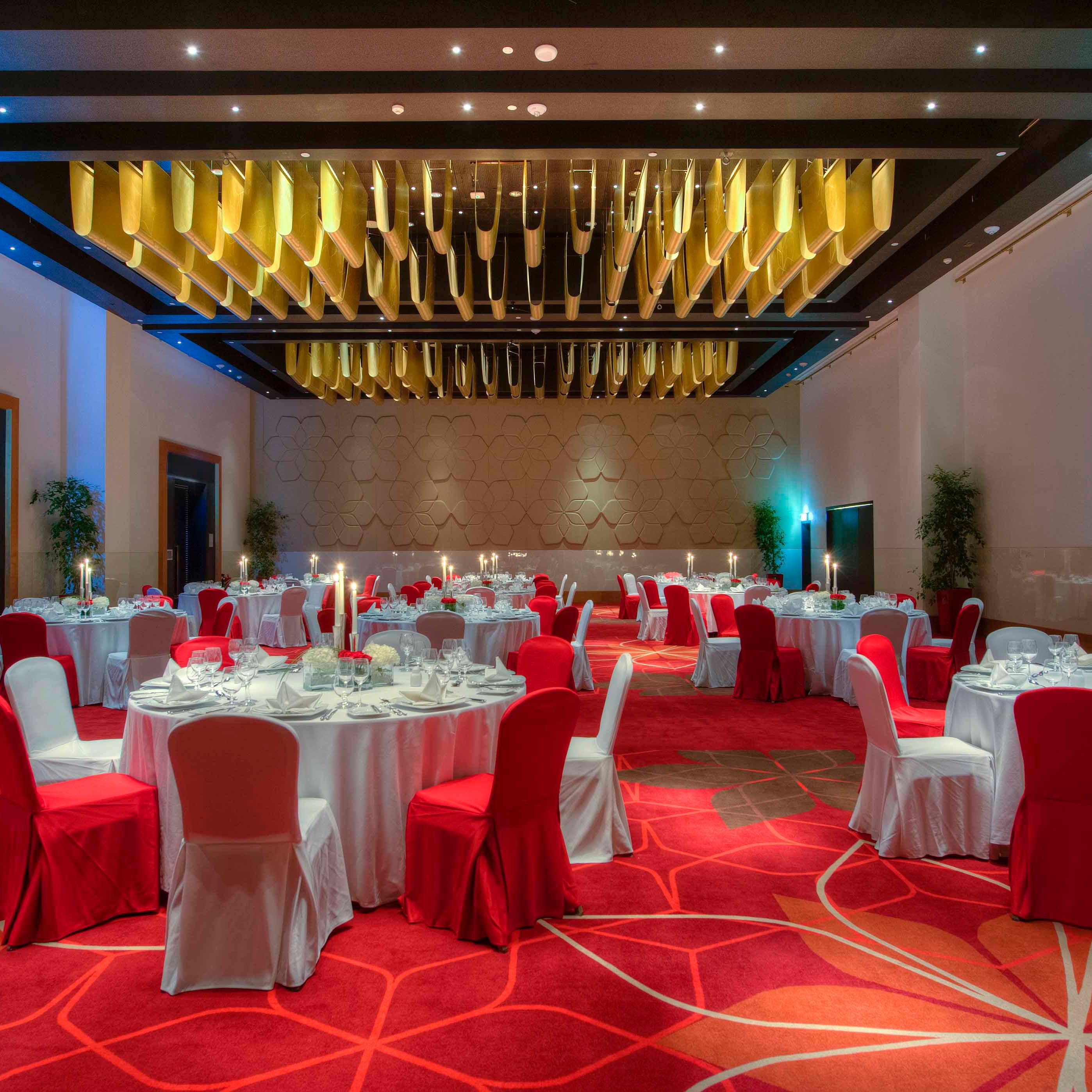Pillar-less and high ceiling ballroom for unforgettable events