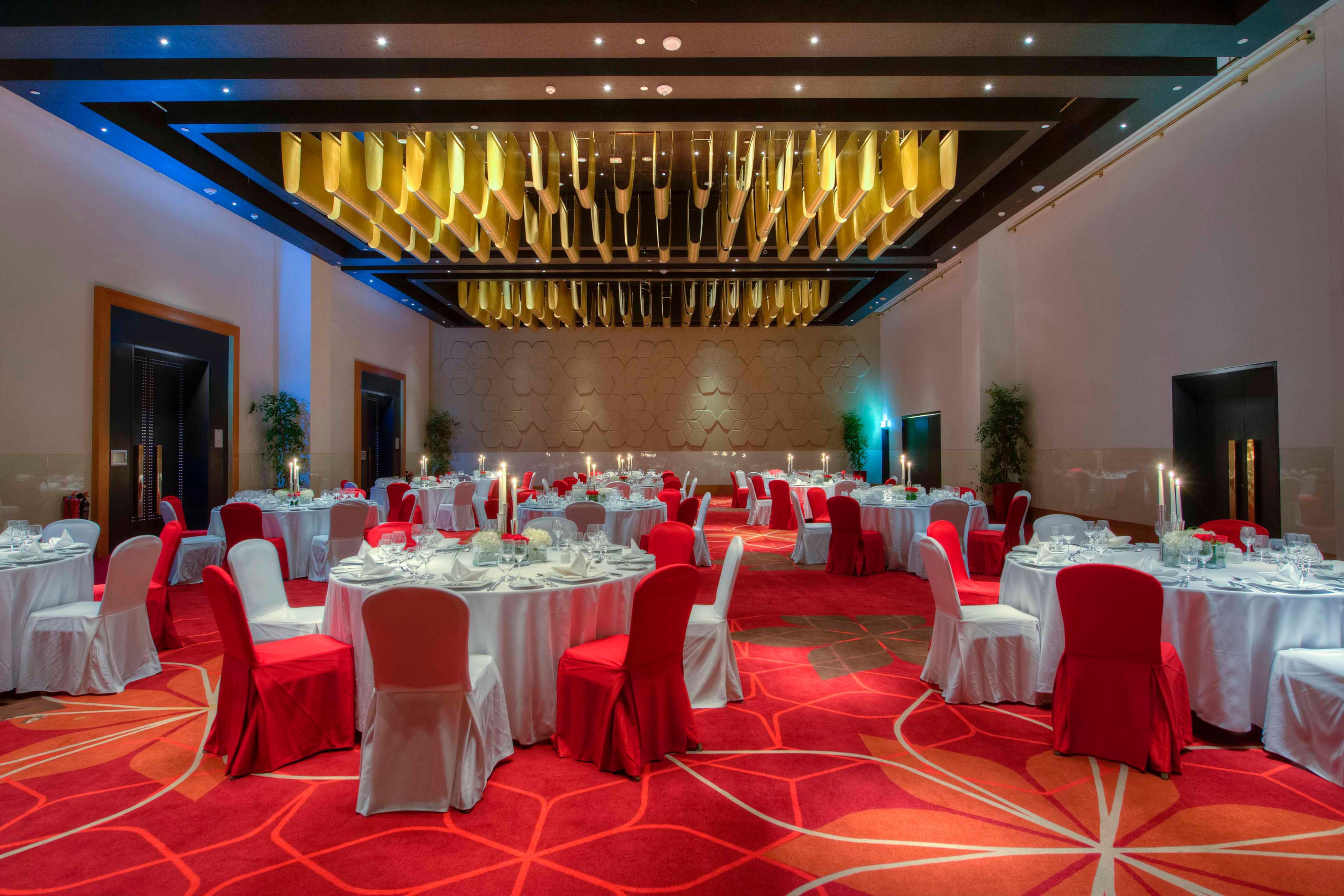 Pillar-less and high ceiling ballroom for unforgettable events