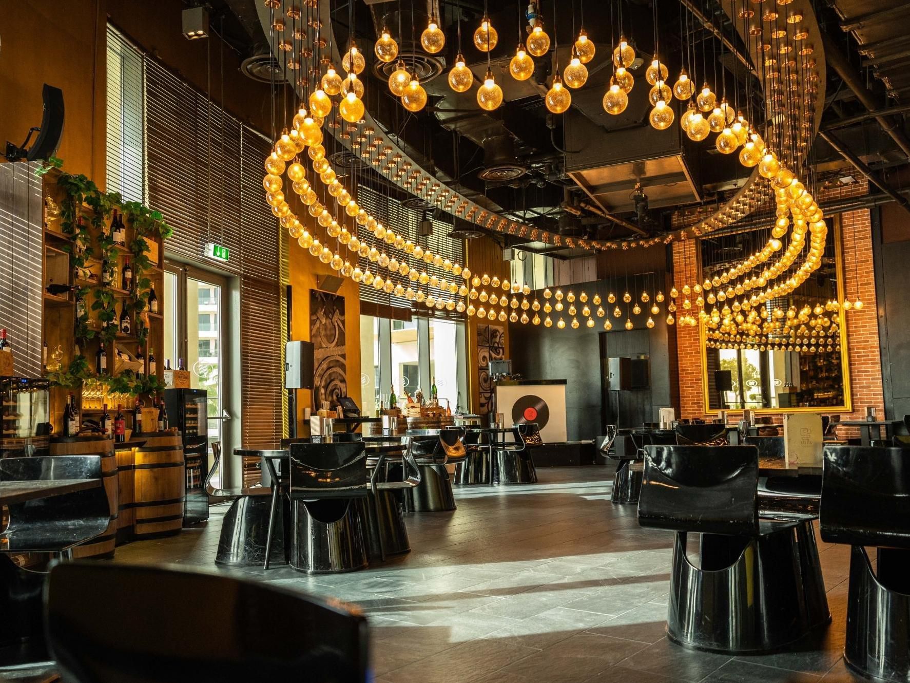 Fridays just got a whole lot sassier at Stills’ Spice and Gossip Ladies Night! Indulge in free-flowing house beverages for 3 hours and a tempting tapas platter for AED 119 from 8 PM to 11 PM.