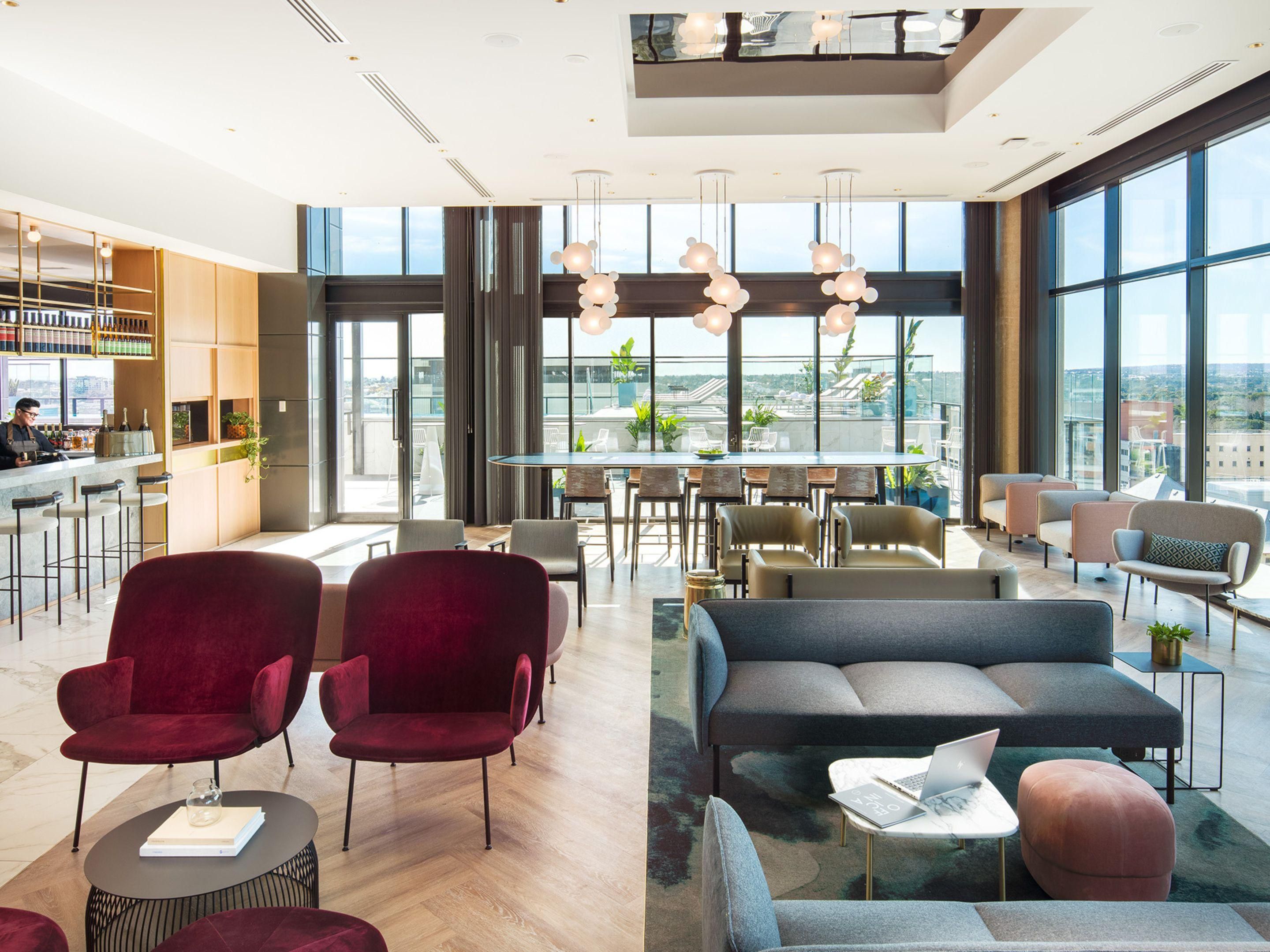 From day to night, discover Adelaide’s hidden gem: Luna10. Enjoy craft drinks, comfort food, and Japanese small plates beside the outdoor infinity pool. With dazzling city views, it’s the place to relax, connect, and watch the skyline come alive.