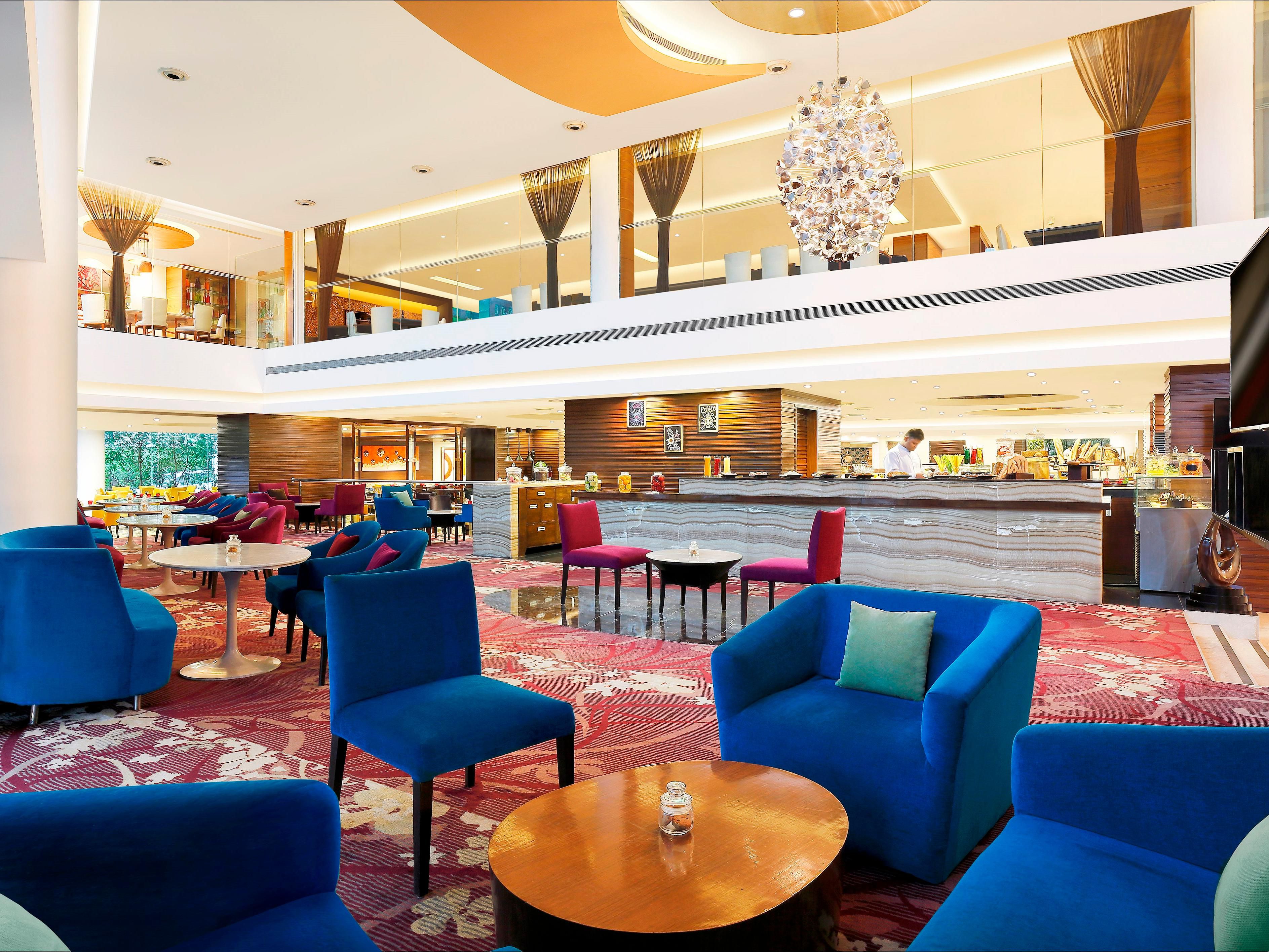 Enjoy strong brews with lip smacking delicacies 24 by 7 and 365 days a year at Aroma Lounge and Deli. A quintessential coffee break with a relaxed ambiance and lounge music. Cakeshop along with a perfect place for small informal meetings and get togethers.