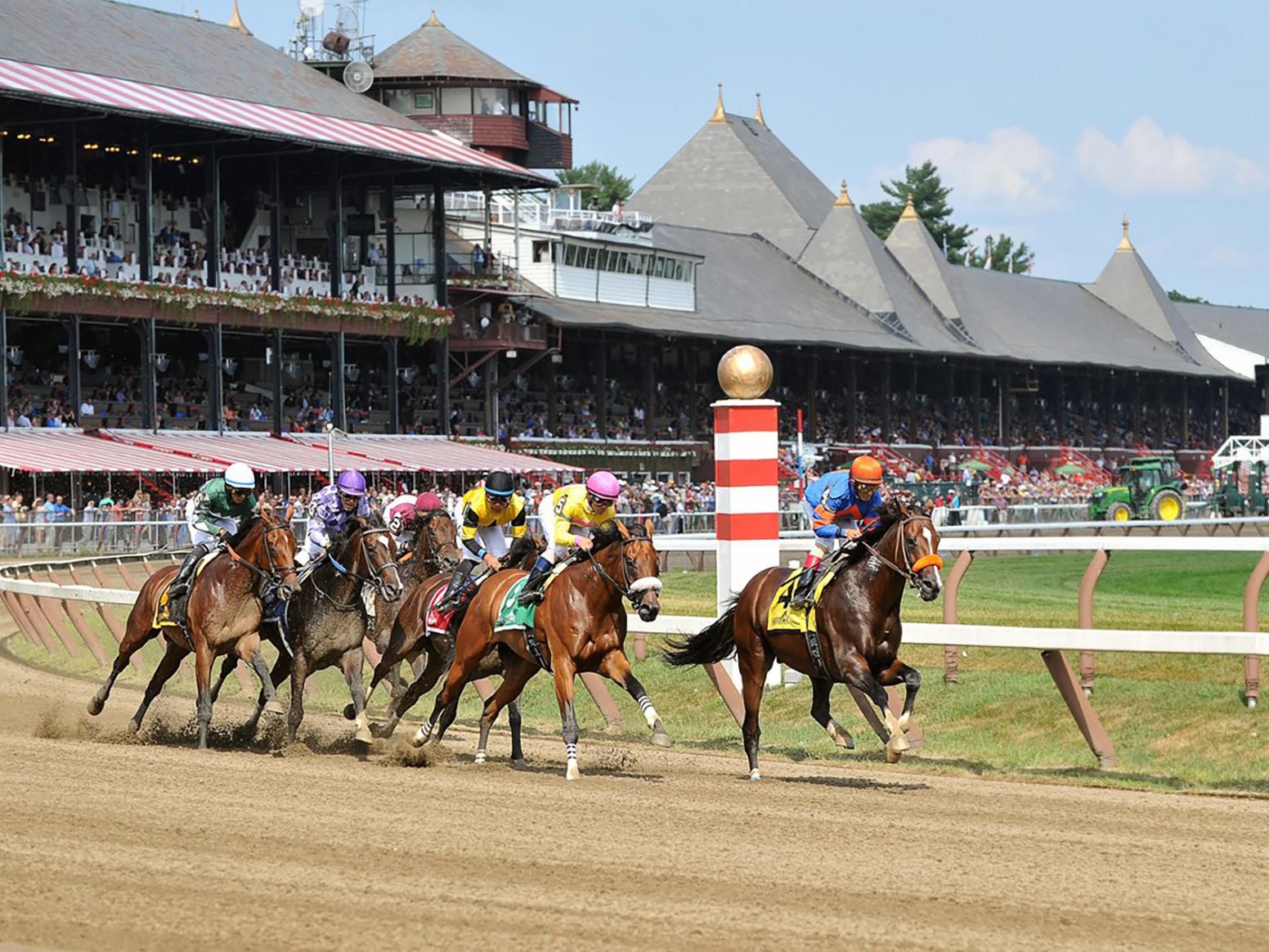 Crowne Plaza Albany is located 25 minutes from the "summer place to be", the Saratoga Race Course. Enjoy 40 days of world-class thoroughbred horse racing in Saratoga Springs through September 1.