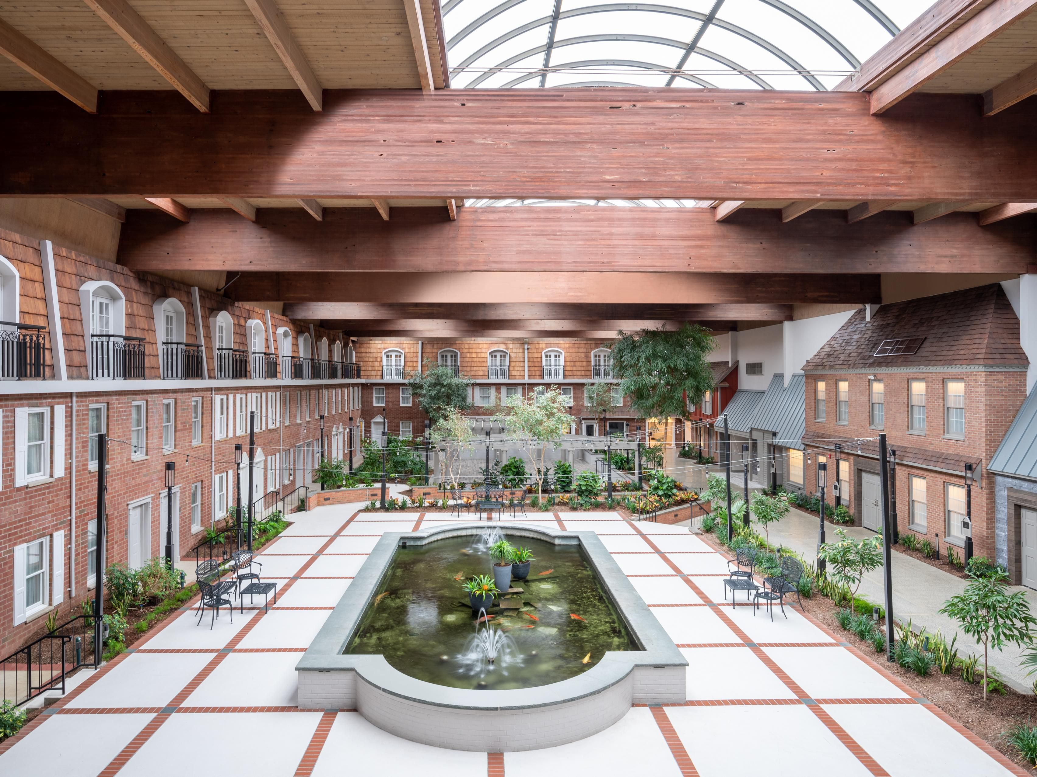 Our two indoor courtyards are a guest favorite with 31′ and 34′ high ceilings featuring brick walkways, large atrium skylights, a koi pond, and guest room balconies that overlook year-round landscaping. They make the perfect venue to host your next tradeshow or meeting, or to celebrate a wedding, gala or any social occasion.