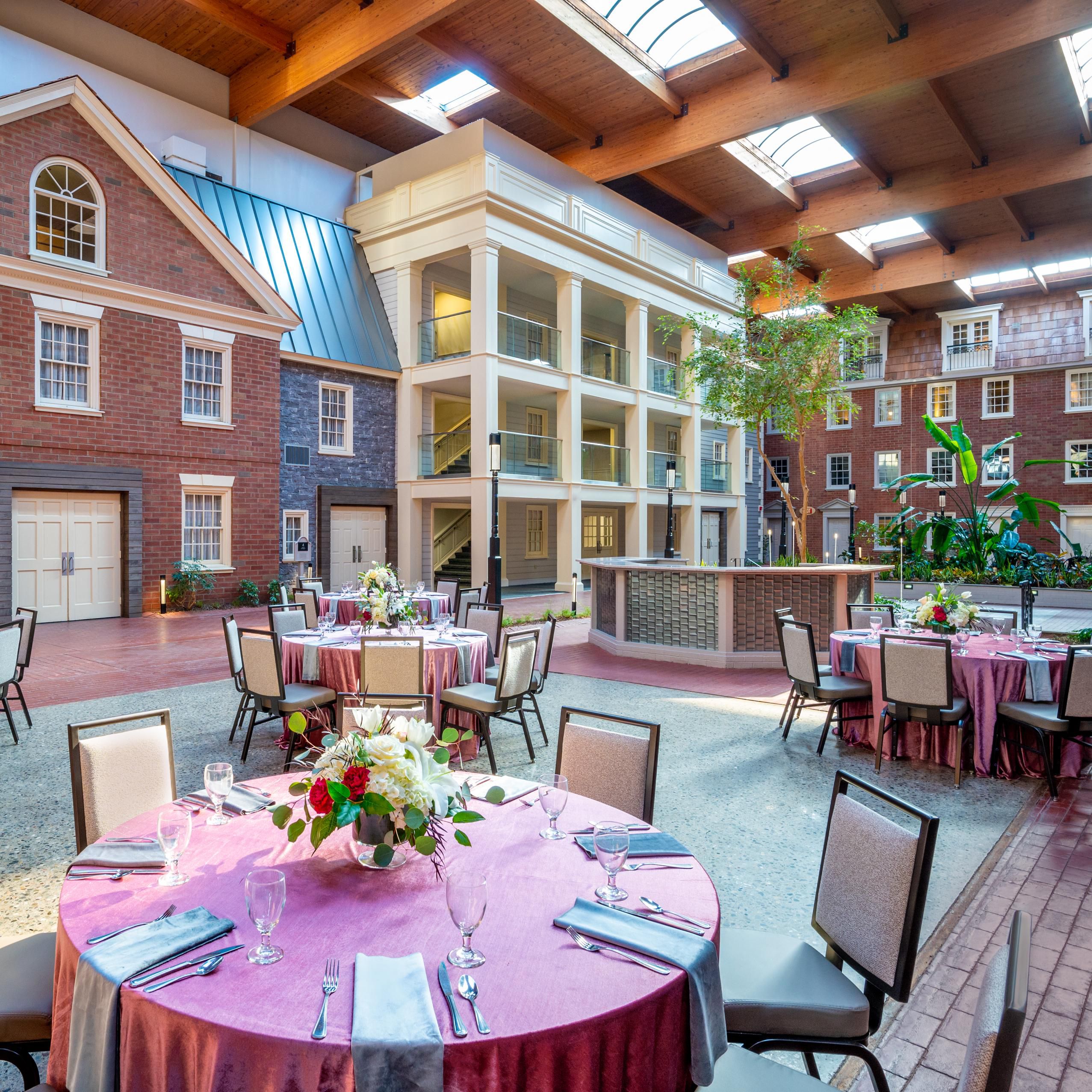 King Street Courtyard has open 34&#39; ceilings and natural lighting