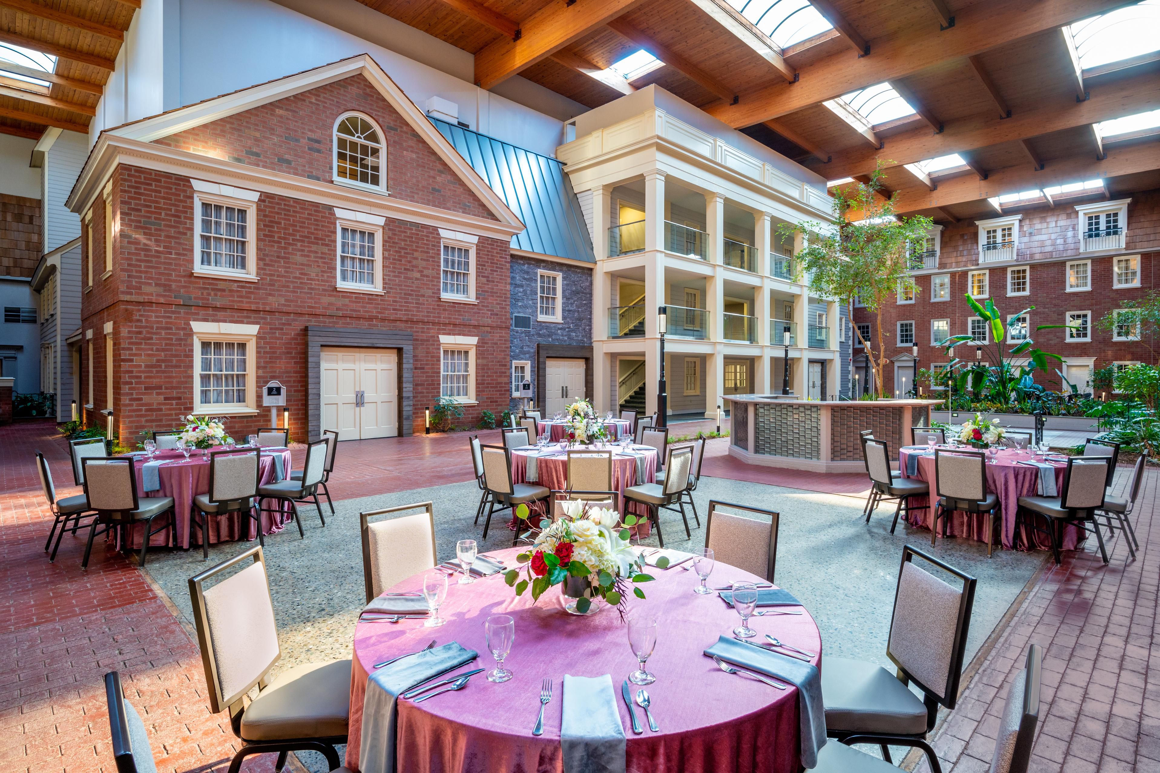 King Street Courtyard has open 34&#39; ceilings and natural lighting